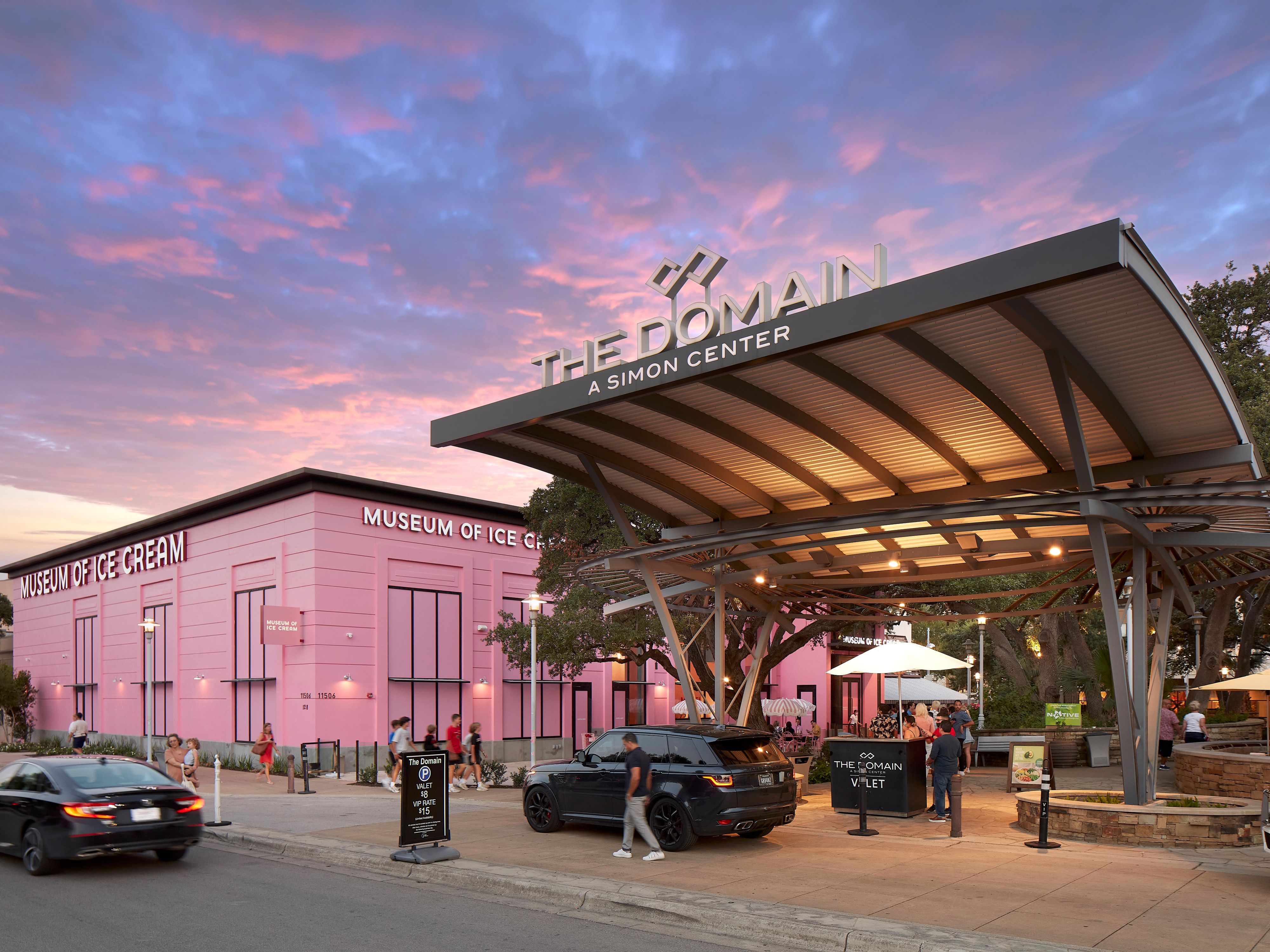 The Domain is Austin's premier destination for upscale shopping, dining, and entertainment. Minutes from EVEN Hotel Austin Uptown Near The Domain, this outdoor lifestyle center boasts a wide range of high-end boutiques, department stores, and designer shops.