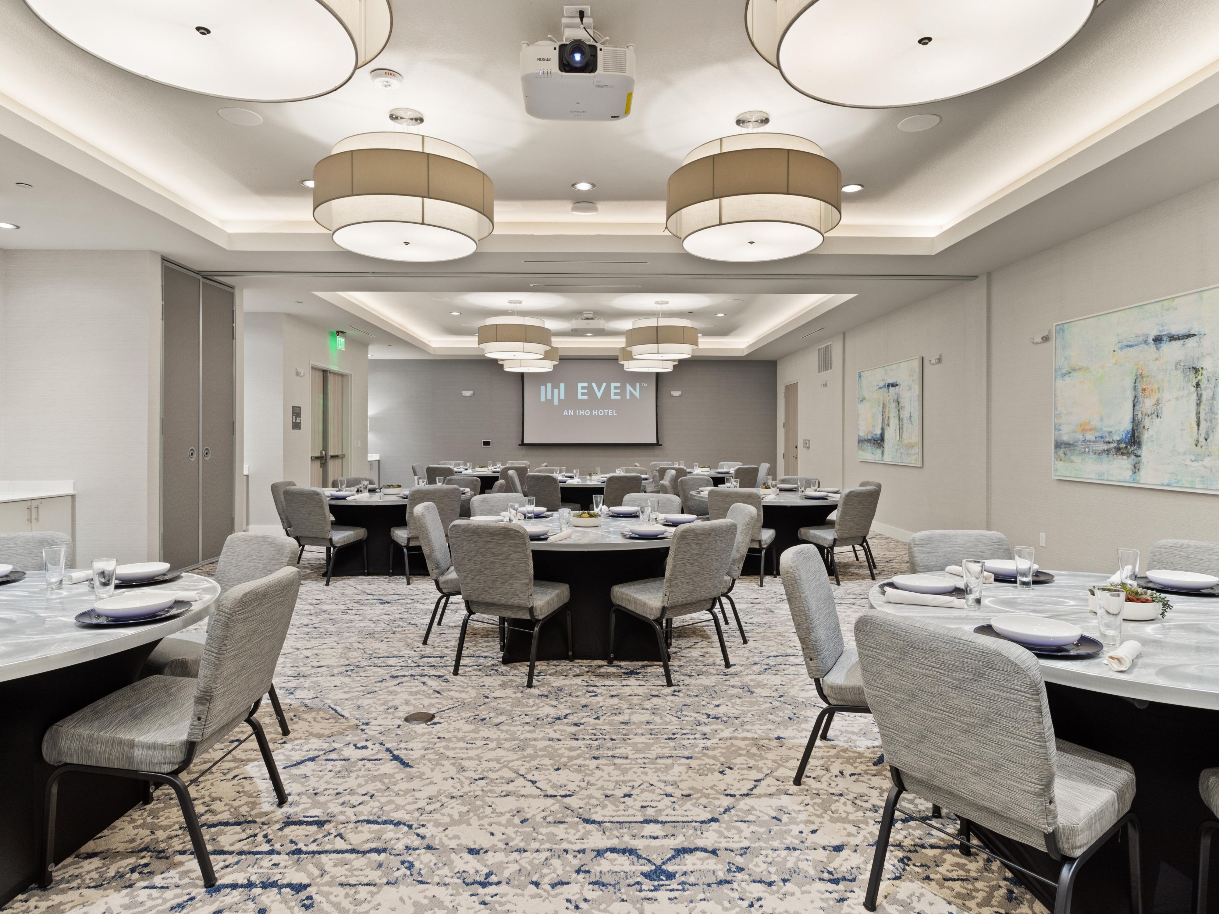 Our Austin hotel offers multiple event venues with 1,821 sq ft of space. Our meeting spaces feature natural light, catering services, and equipment rentals. Plus, it's not too early to start planning your business holiday parties! Host your next meeting or social event at our uptown hotel. 