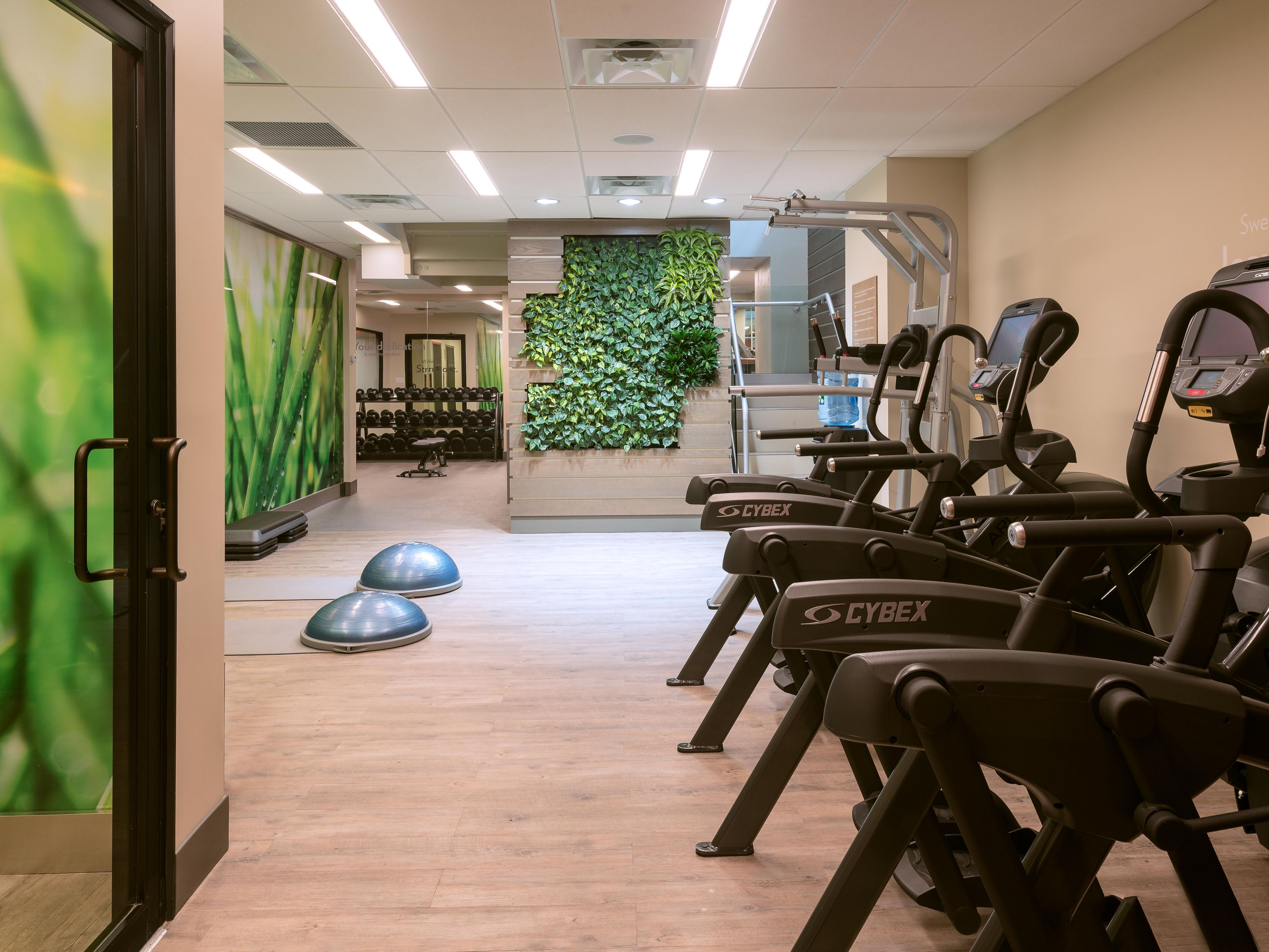 Maintaining a healthy lifestyle has never been easier. Our gym is open 24/7, which makes it a snap to exercise whenever your schedule permits. Located near the lobby, our hotel's athletic studio has everything you need to get in full-body workouts or train for the Brooklyn Marathon, including cardio machines and weights for strength training.