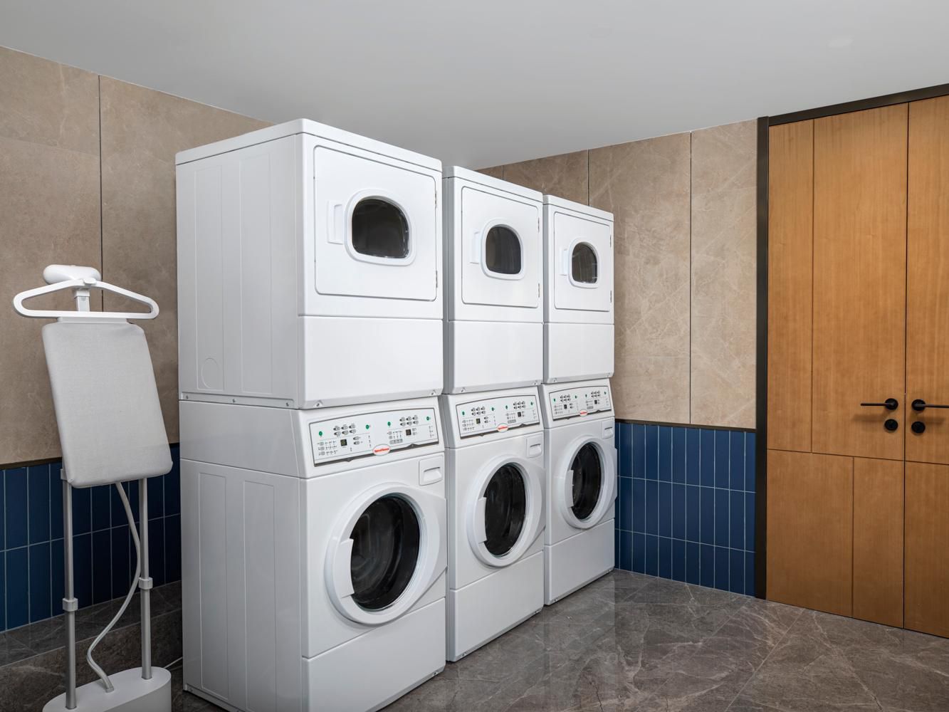 The hotel is equipped with a 24-hour laundry rack (equipped with 3 washing machines, 3 dryers, and 2 vertical ironing racks).