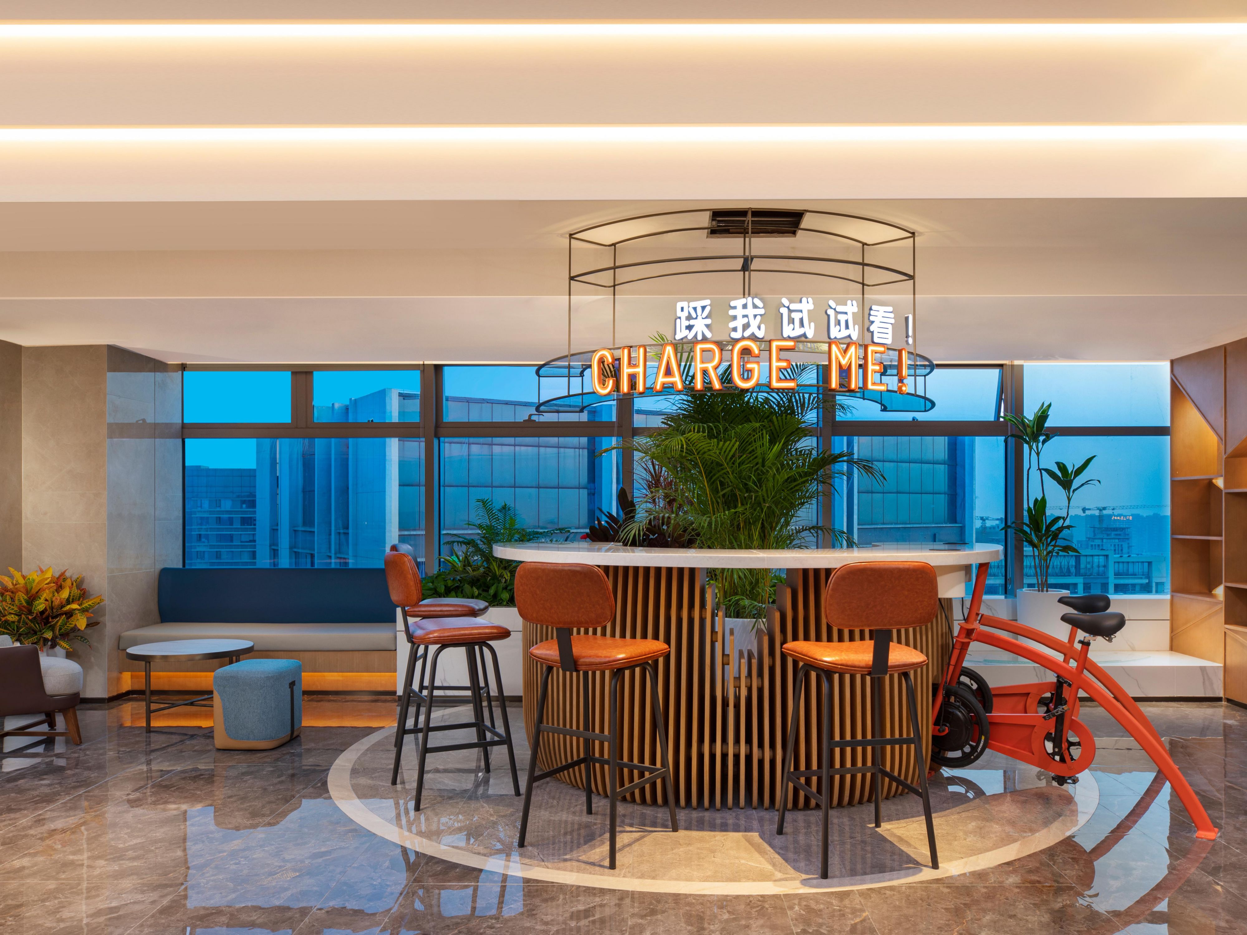 The hotel lobby is equipped with bicycle charging.