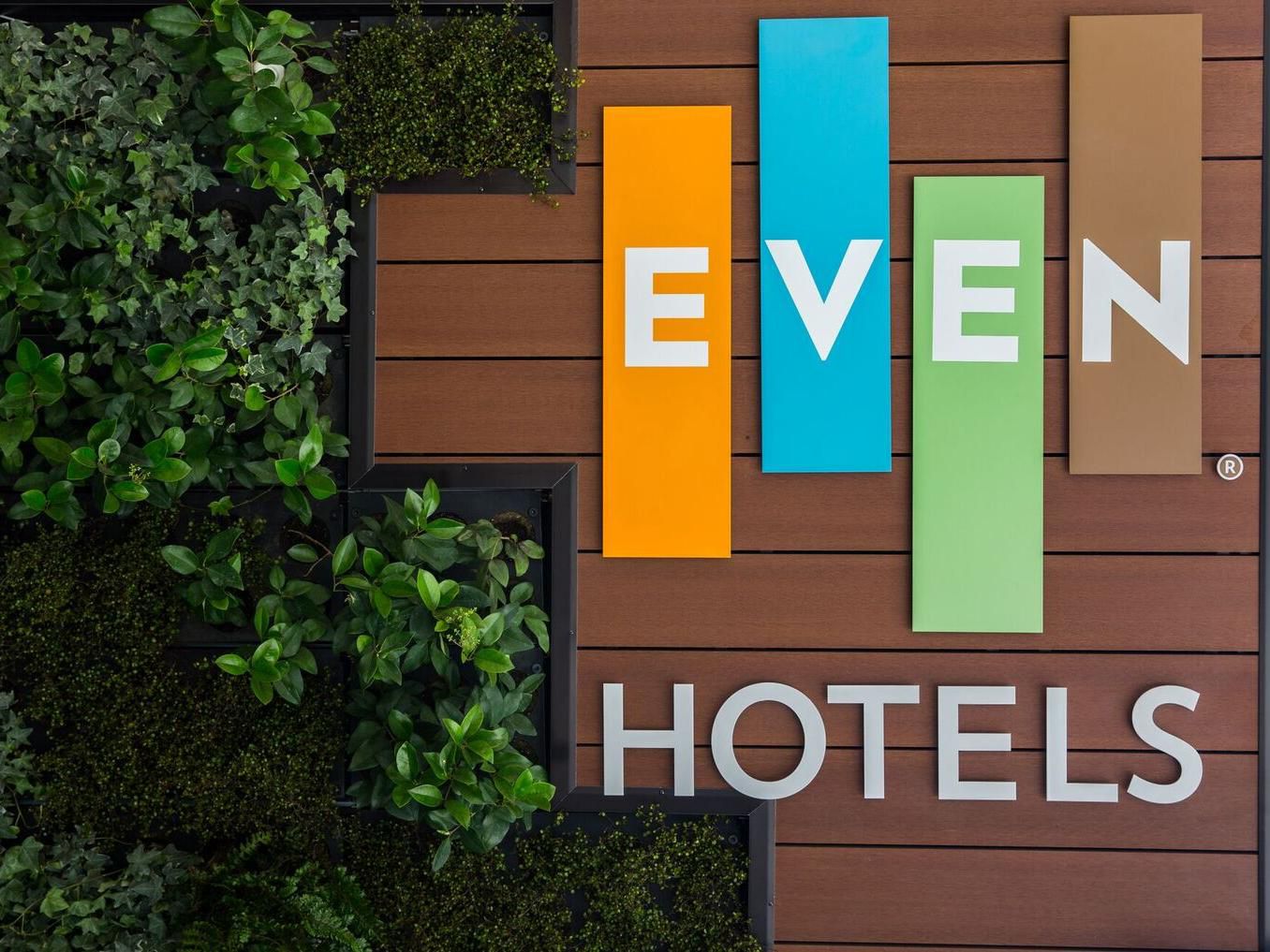 Our DTC hotel offers an unrivaled location close to corporate offices, such as SAP, HP, and Zoom. It's also close to popular sites like Cherry Creek Park and Fiddlers Green Amphitheater. Plus, venture out to Colorado Springs and explore the Manitou Cliff Dwellings and Garden of the Gods, or catch a concert at the Red Rocks Amphitheatre.​