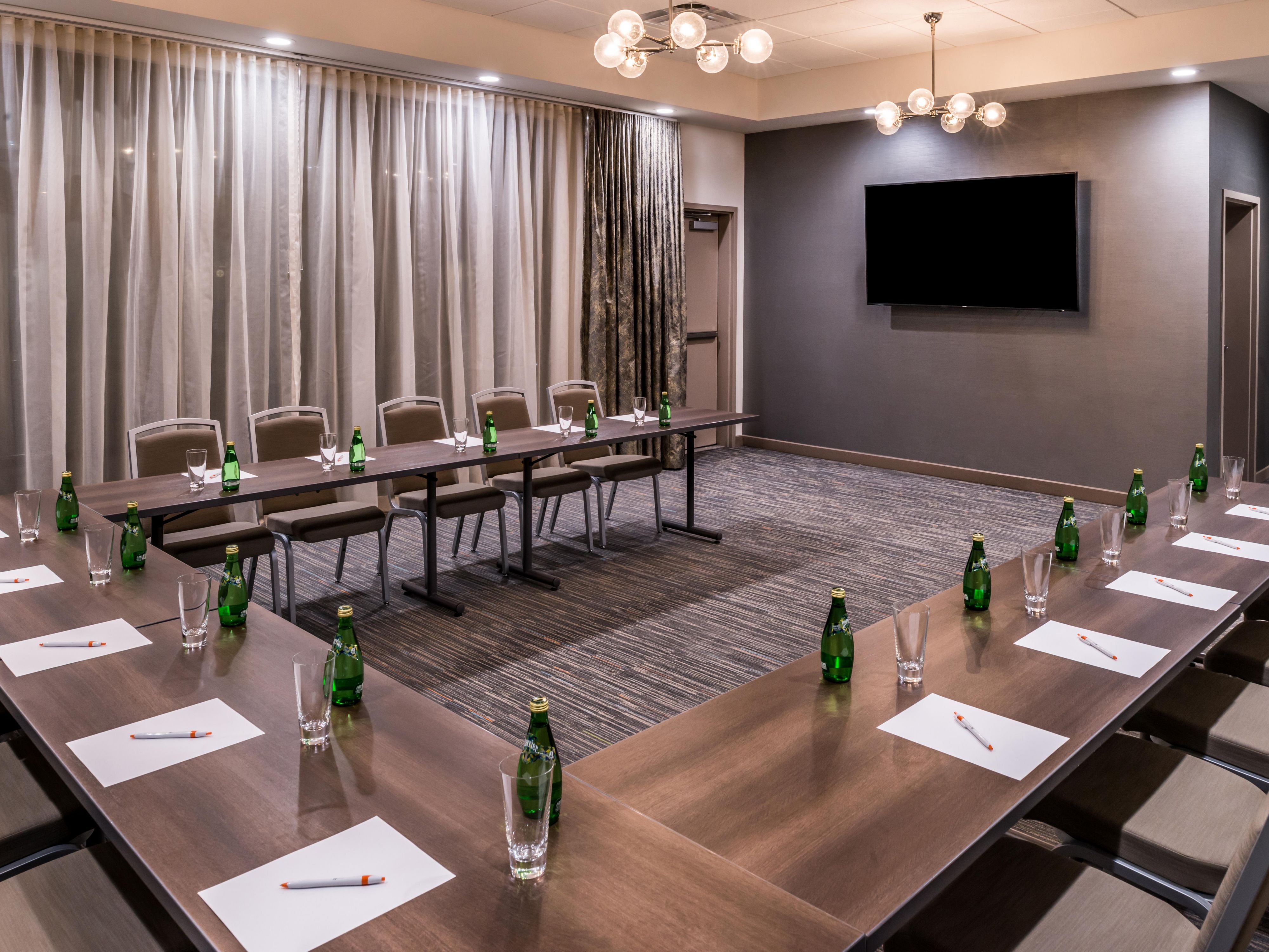Host a small business meeting or event in Eugene, and take full advantage of in-hotel catering options that can be customized to fit a wide variety of dietary needs. The hotel provides all new furnishings and complimentary high-speed Wi-Fi to ensure a comfortable experience. ​
