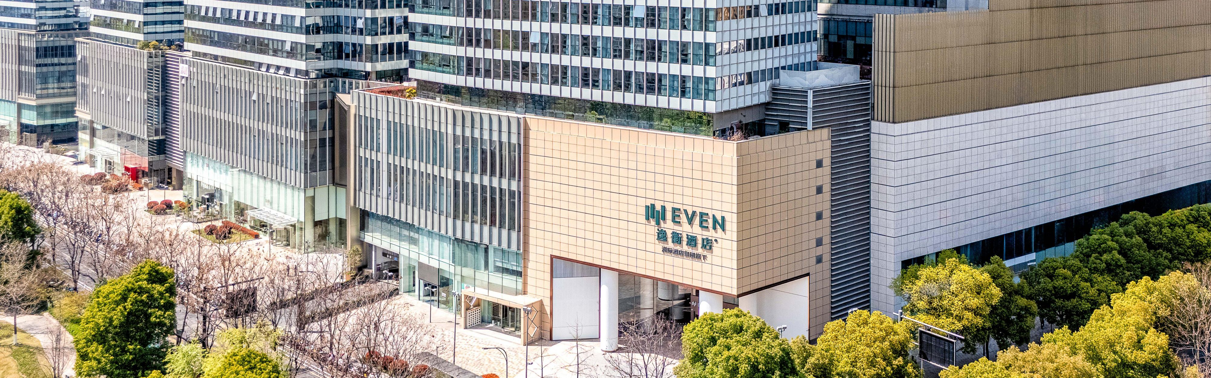 $hotelInfo.mediaDetails.welcomePhotos.primaryPhoto.caption}