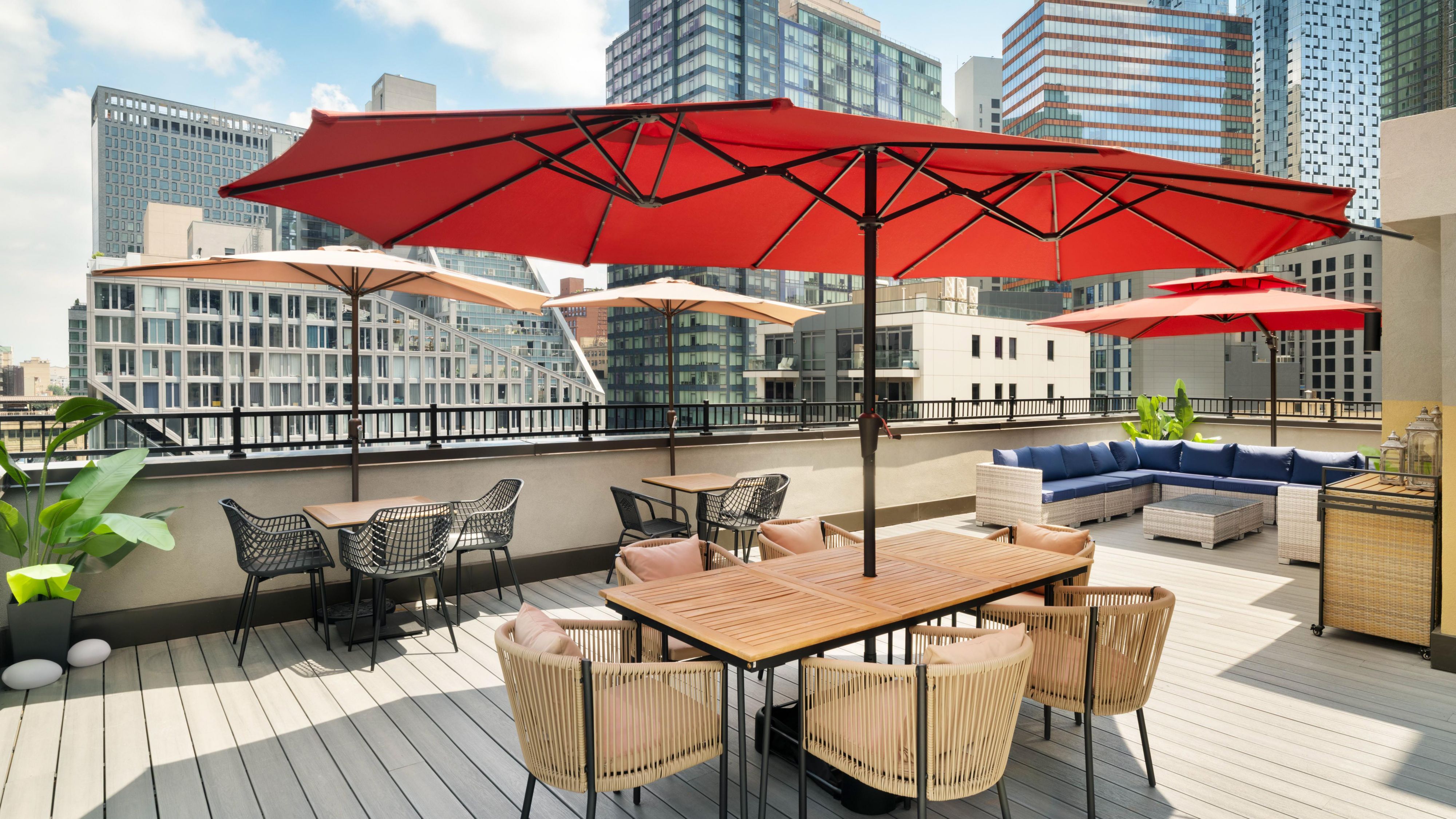 Rooftop restaurant with a view of the city