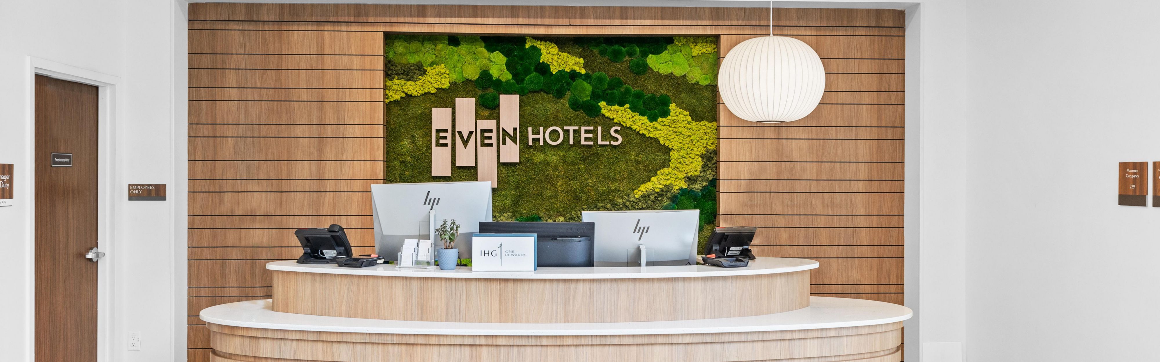 $hotelInfo.mediaDetails.welcomePhotos.primaryPhoto.caption}