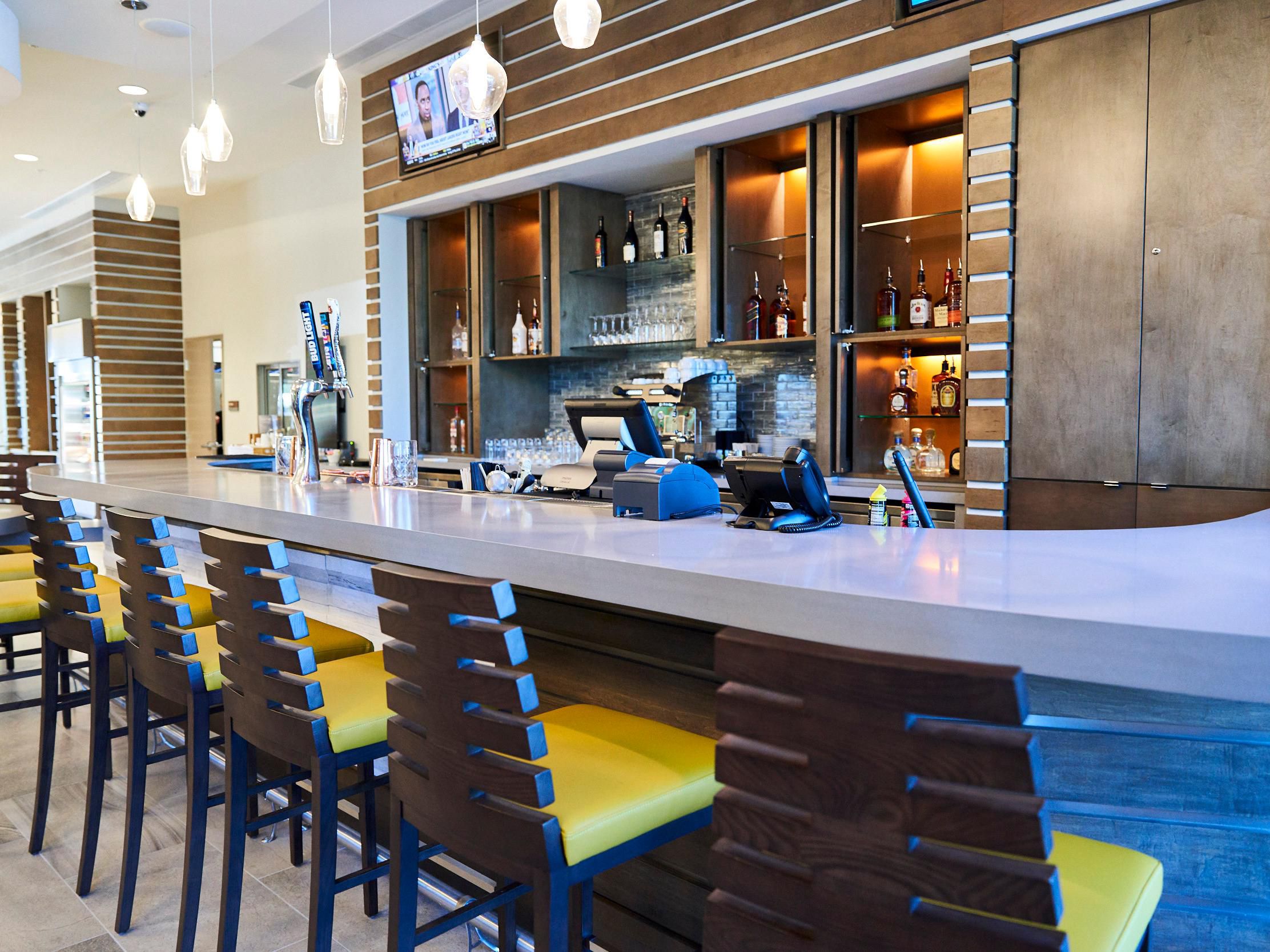 Lobby bar with happy hours daily