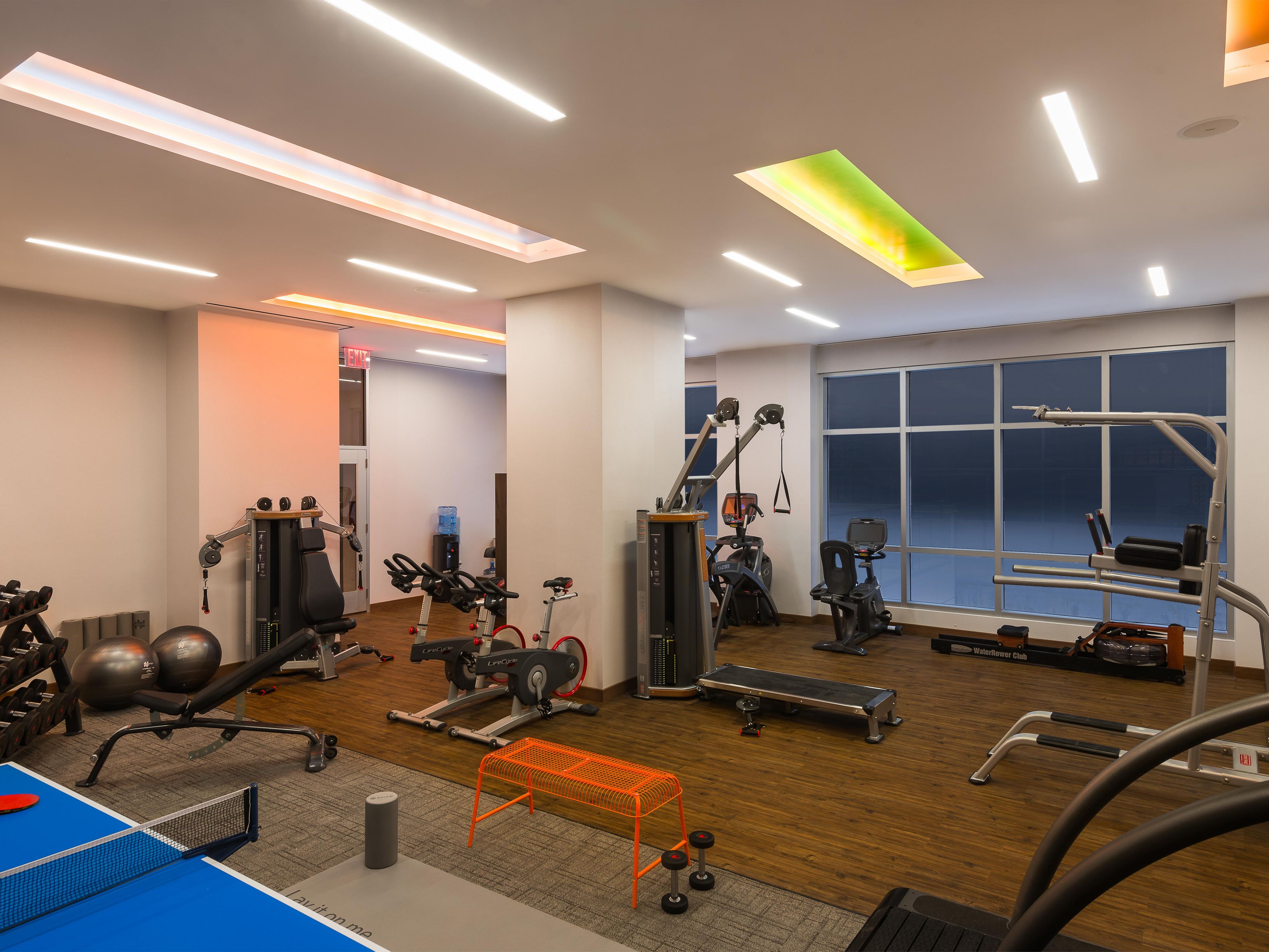 You won’t have to miss a beat on your exercise routine with our best-in-class athletic studio. From Peloton bikes and WOODWAY treadmills to weight machines and rowers, we have all the equipment you need to stay active. With mood lighting and a water station, you’ll feel refreshed and relaxed during your entire workout. 