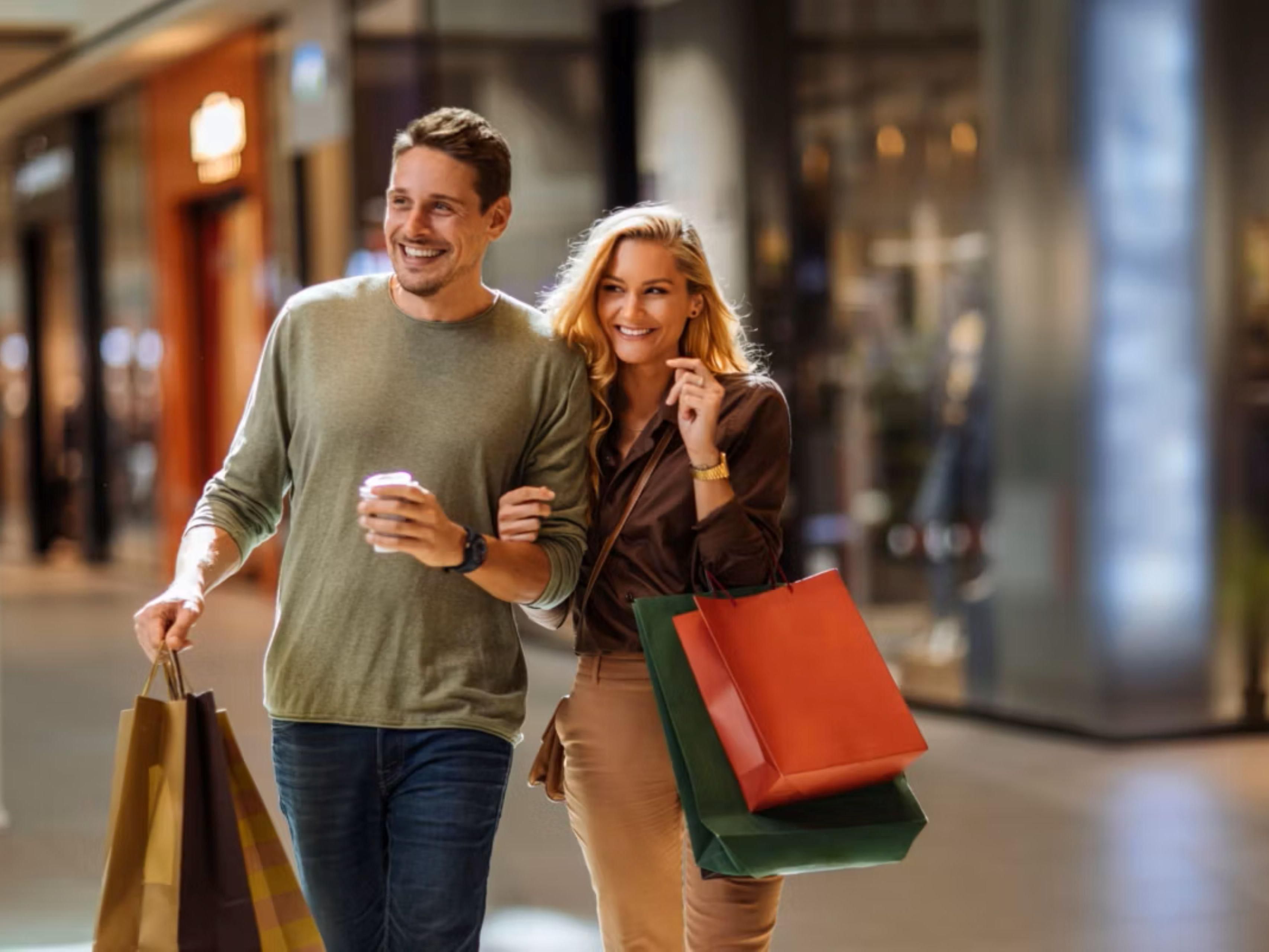 Get into the holiday spirit with a shopping getaway at our Norwalk hotel. Just minutes from The SoNo Collection, you’ll find everything from luxury brands to charming boutiques for everyone on your list. Want to make a day of it? New York City is only an hour away, offering endless options for holiday gifts and festive window displays.