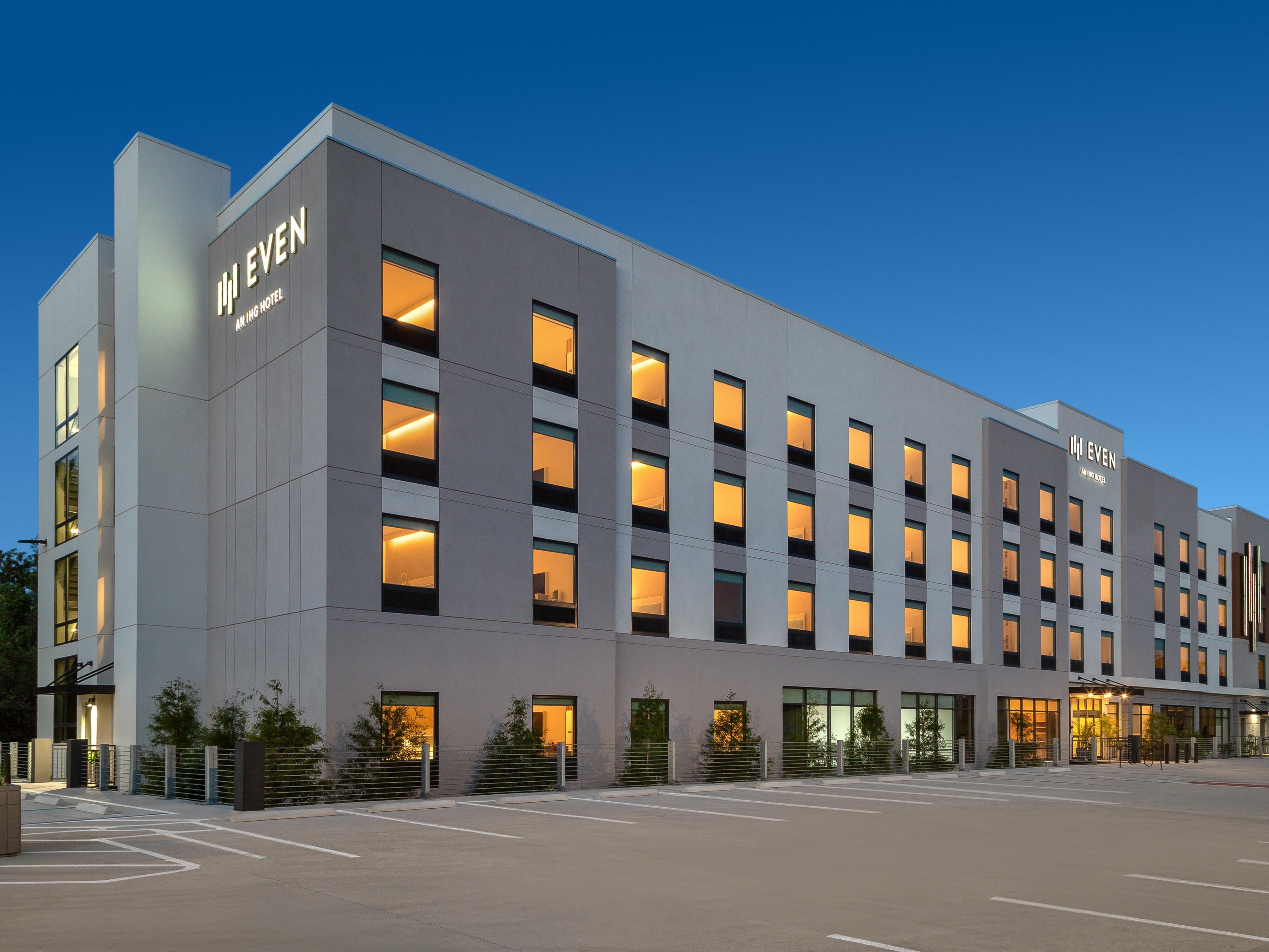 Find simple directions, transportation options, and useful travel tips for Orlando International Airport! We are committed to making your journey smooth and enjoyable so you can arrive and navigate without any hassle!