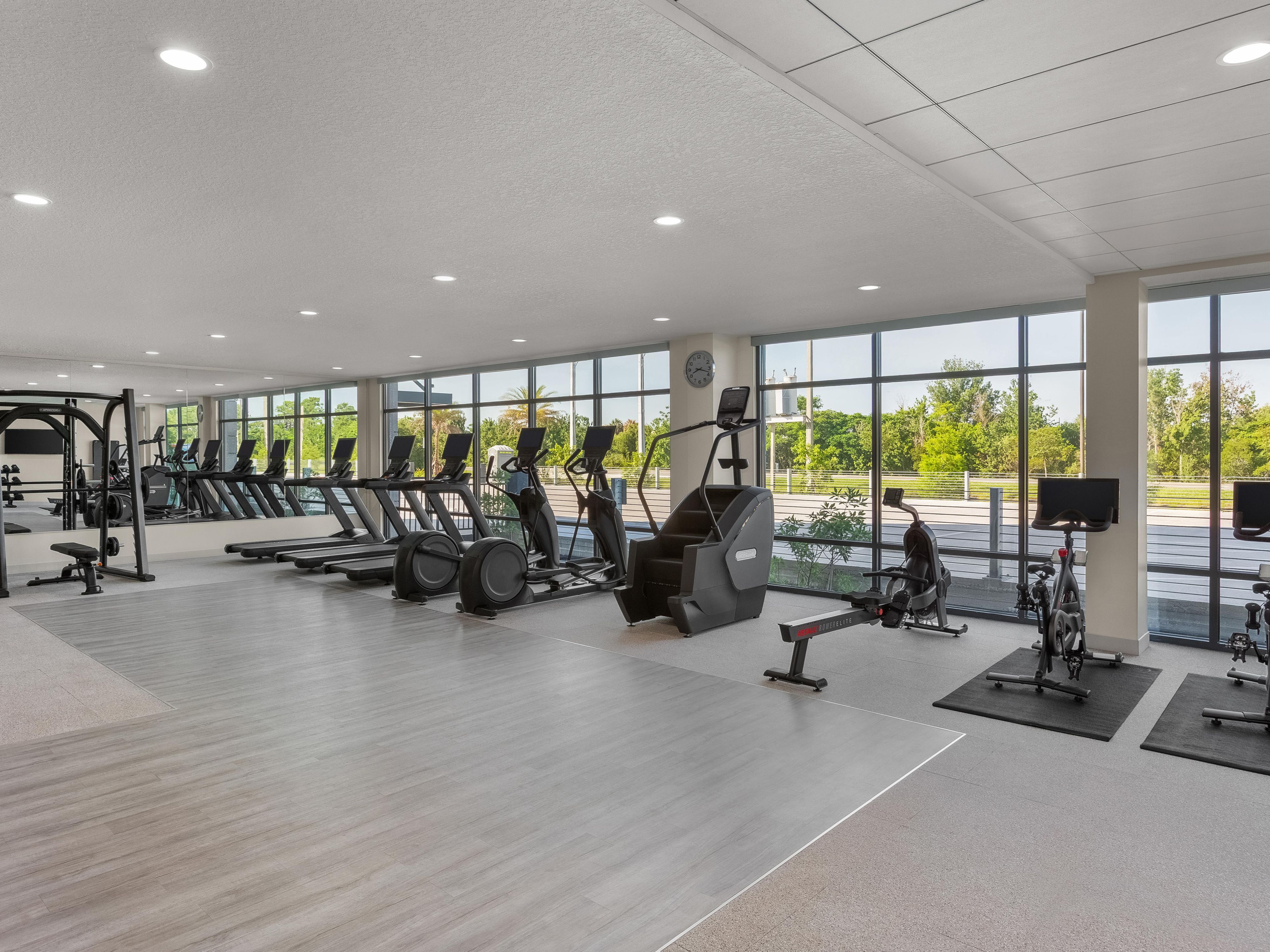 Modern Fitness Studio with extensive options.