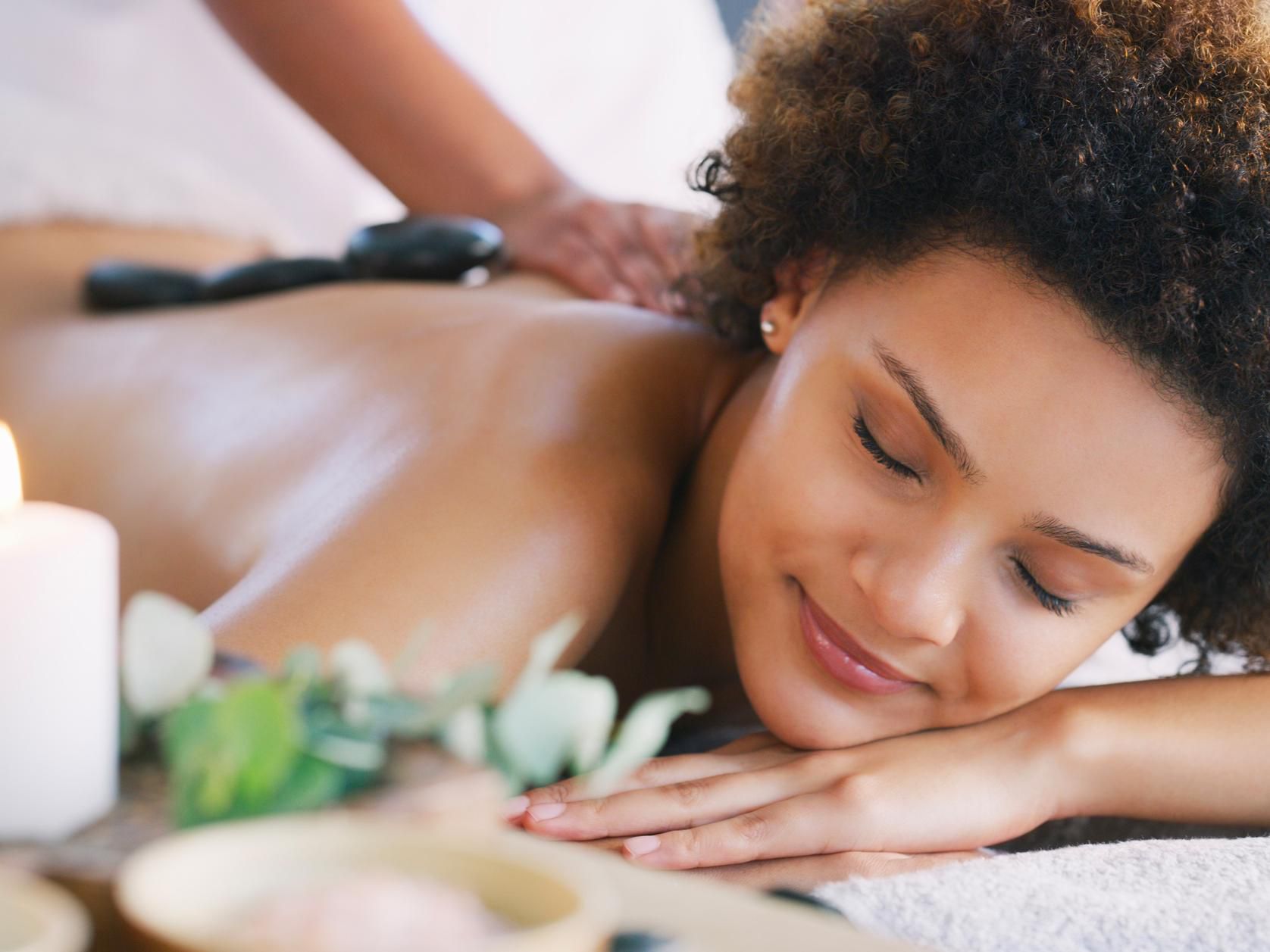 Recharge at Surge Wellness, just a short walk from our Portland hotel. Enjoy next-gen services like massage therapy, Pilates, acupuncture, red light therapy, and hyperbaric oxygen, all designed to enhance your well-being. As our guest, you’ll receive exclusive discounts, helping you feel your best during your stay.