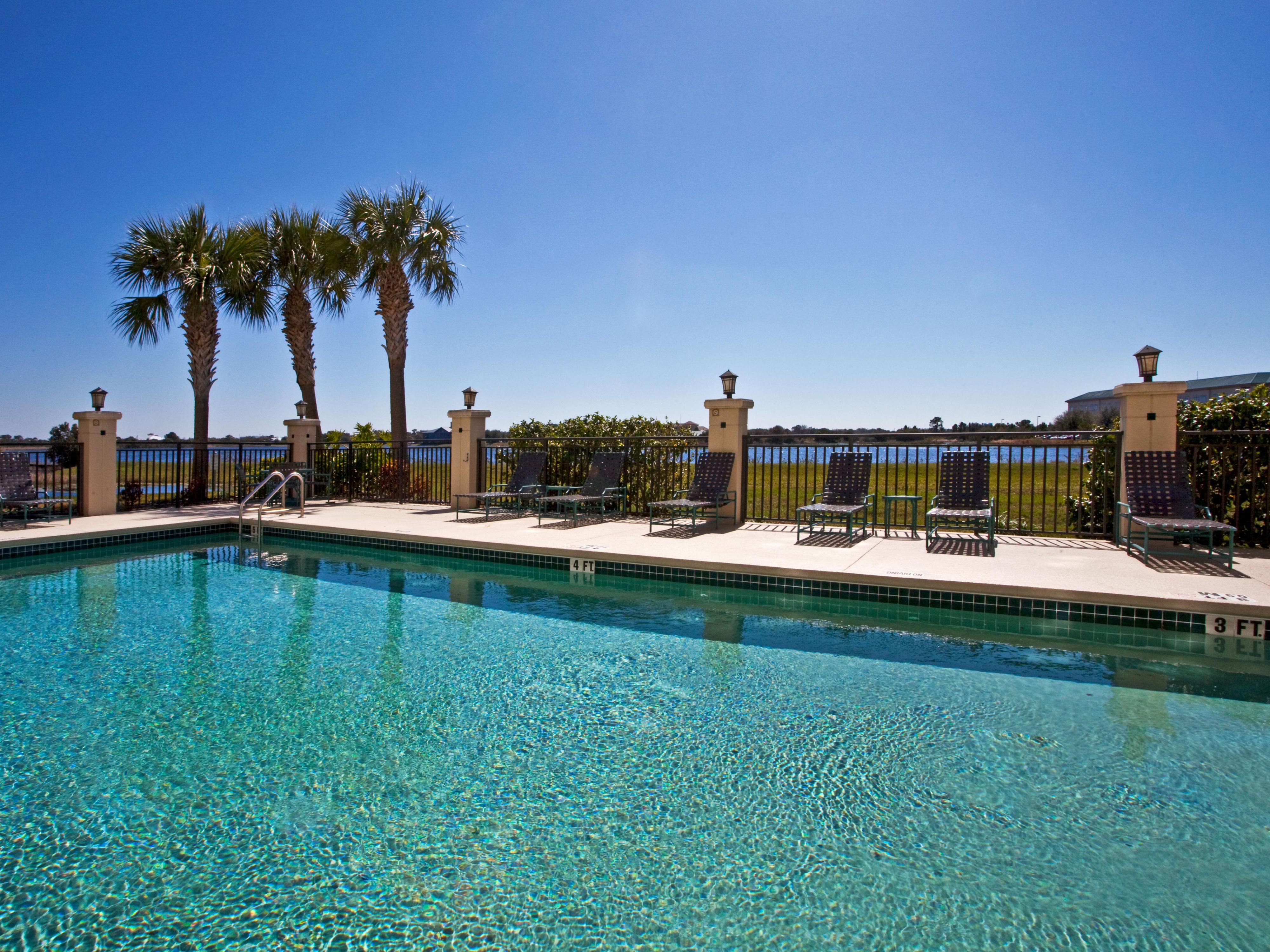 Indulge in comfort at our Sarasota hotel with a dip in our outdoor heated pool. Prefer shade? Soak in the hot tub under a private cabana lounge, great for unwinding or sharing small bites and drinks with friends. Whether it’s a sunrise swim or sunset wind-down, it’s the perfect spot to enjoy the Florida sunshine. 