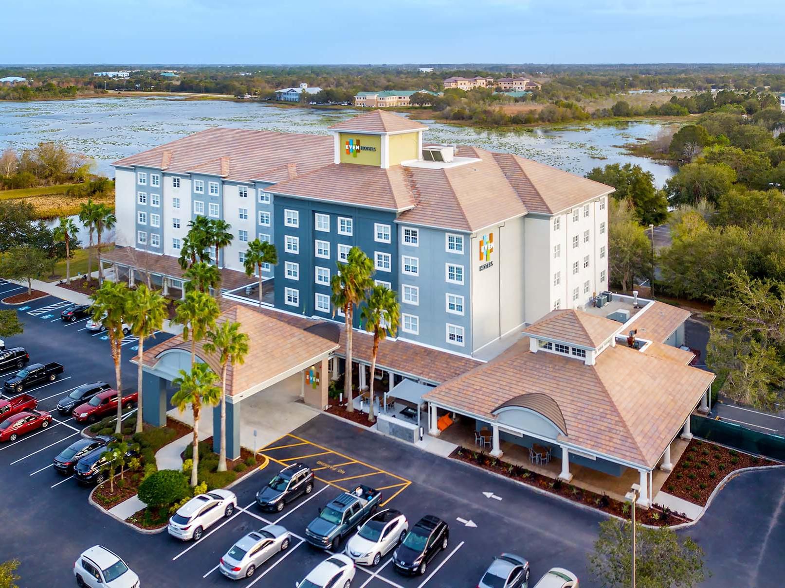 Conveniently located in the heart of Sarasota, EVEN Hotel Sarasota-Lakewood Ranch offers easy access to white sand beaches, Nathan Benderson Park, and premier shopping. Near top attractions and within the Lakewood Ranch business hub, our hotel ensures easy access to businesses, leisure spots, and fitness-friendly activities. 		