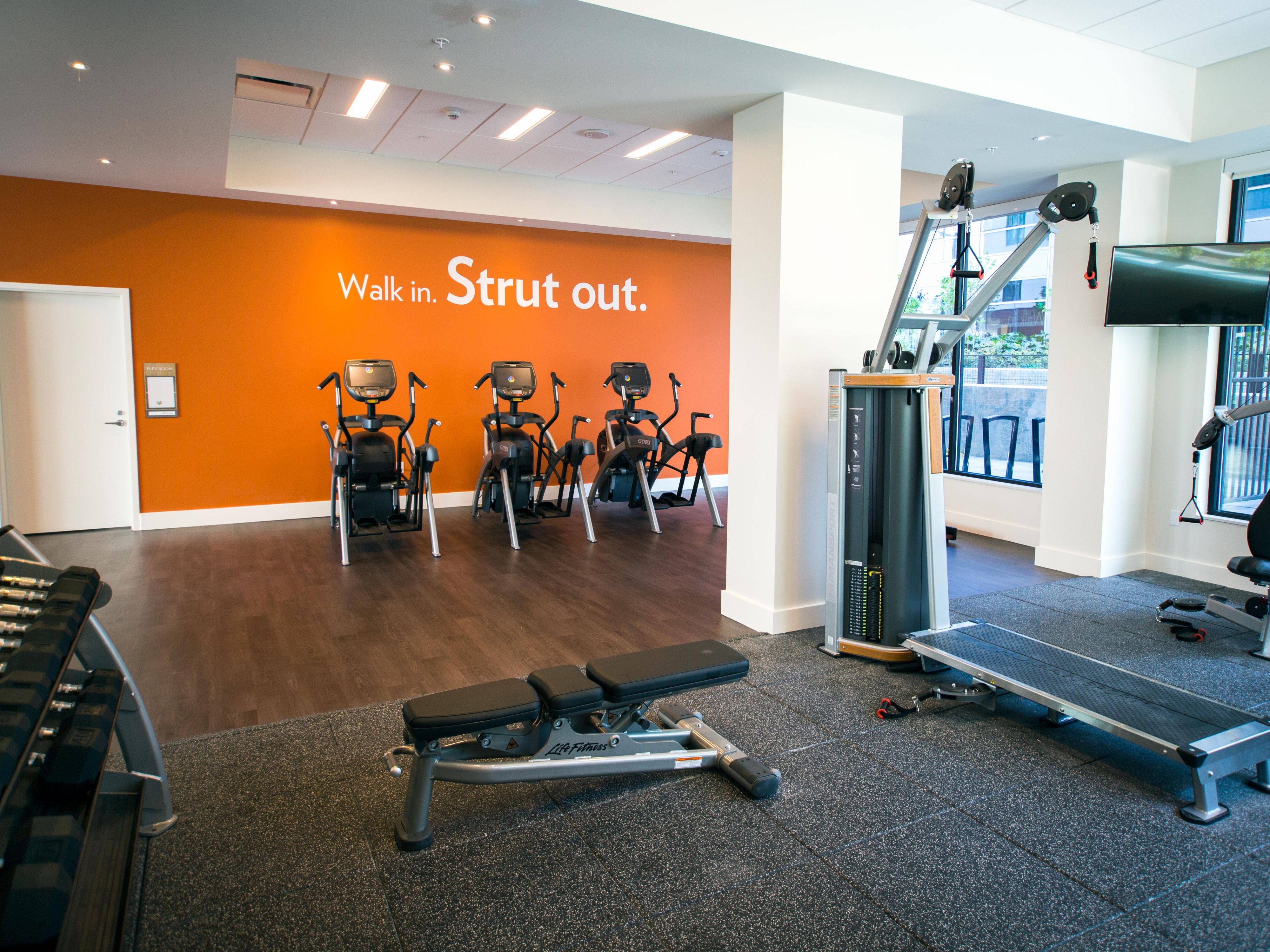 Access our 24/7 onsite gym to stay on top of your fitness routine no matter the time of day. Our best-in-class studio features fitness equipment needed for endurance, strength, flexibility, and balance workouts. After you complete your daily workout, recharge with a smoothie from the onsite restaurant, Cork and Kale.​