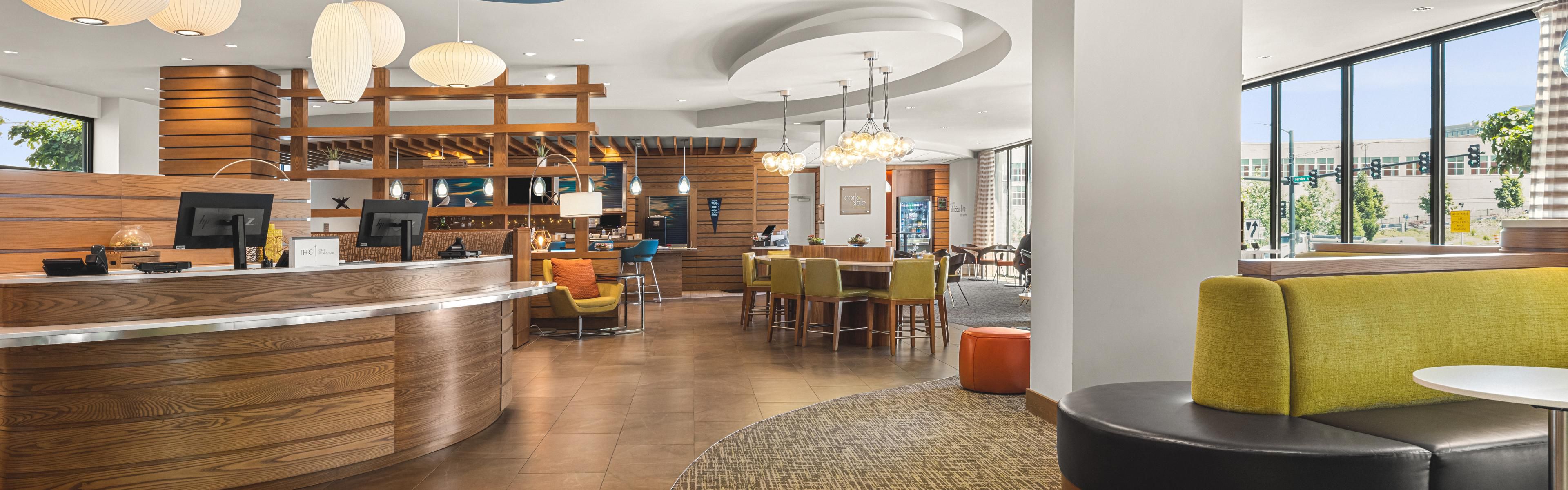 $hotelInfo.mediaDetails.welcomePhotos.primaryPhoto.caption}