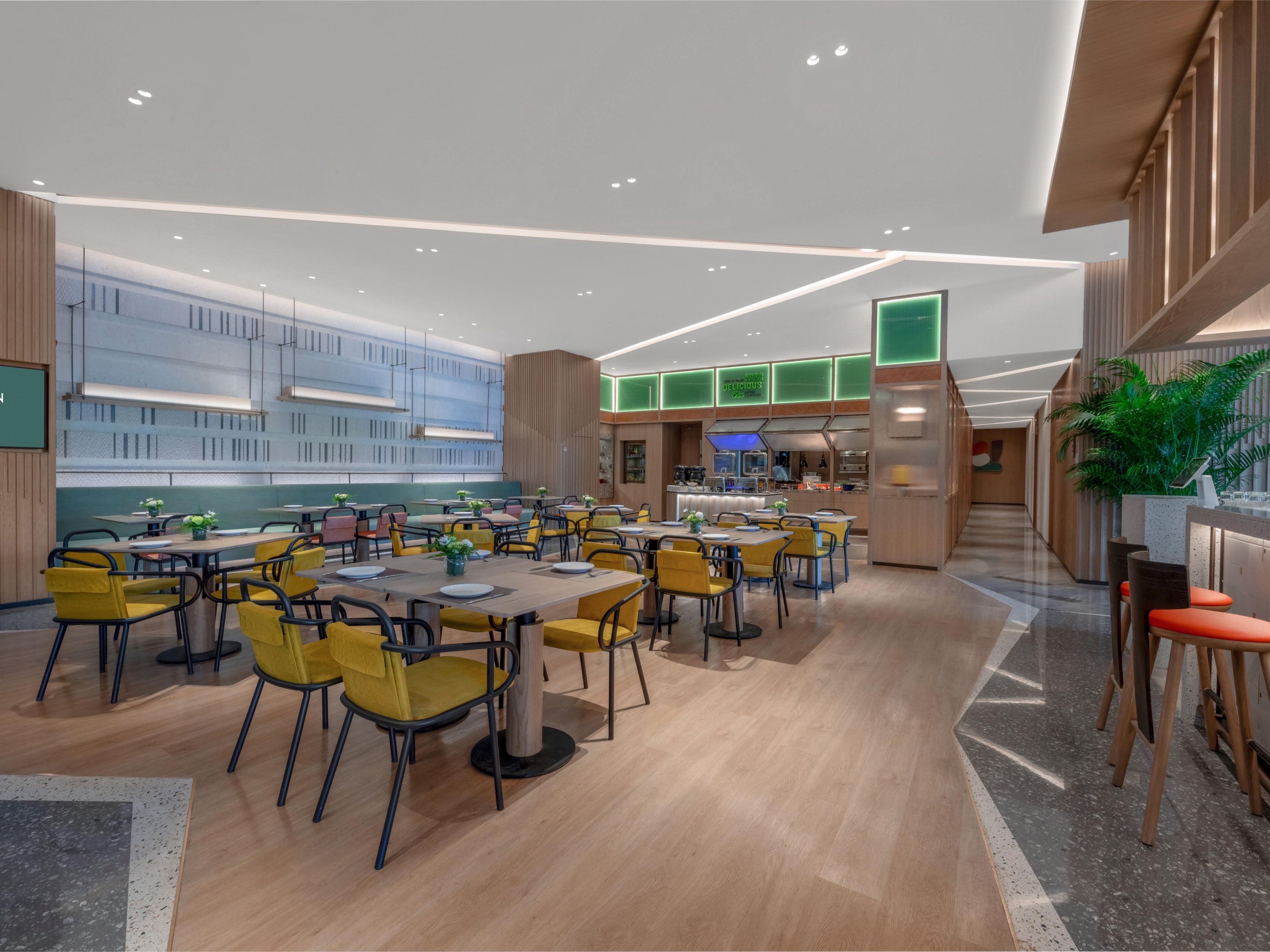With a design concept of healthy balance, it pursues the balance between Chinese and Western cuisine, cold and hot food, energy food and a variety of local ingredients, to meet the diverse taste needs of guests, and easily customize healthy cuisine, full of energy throughout the day.