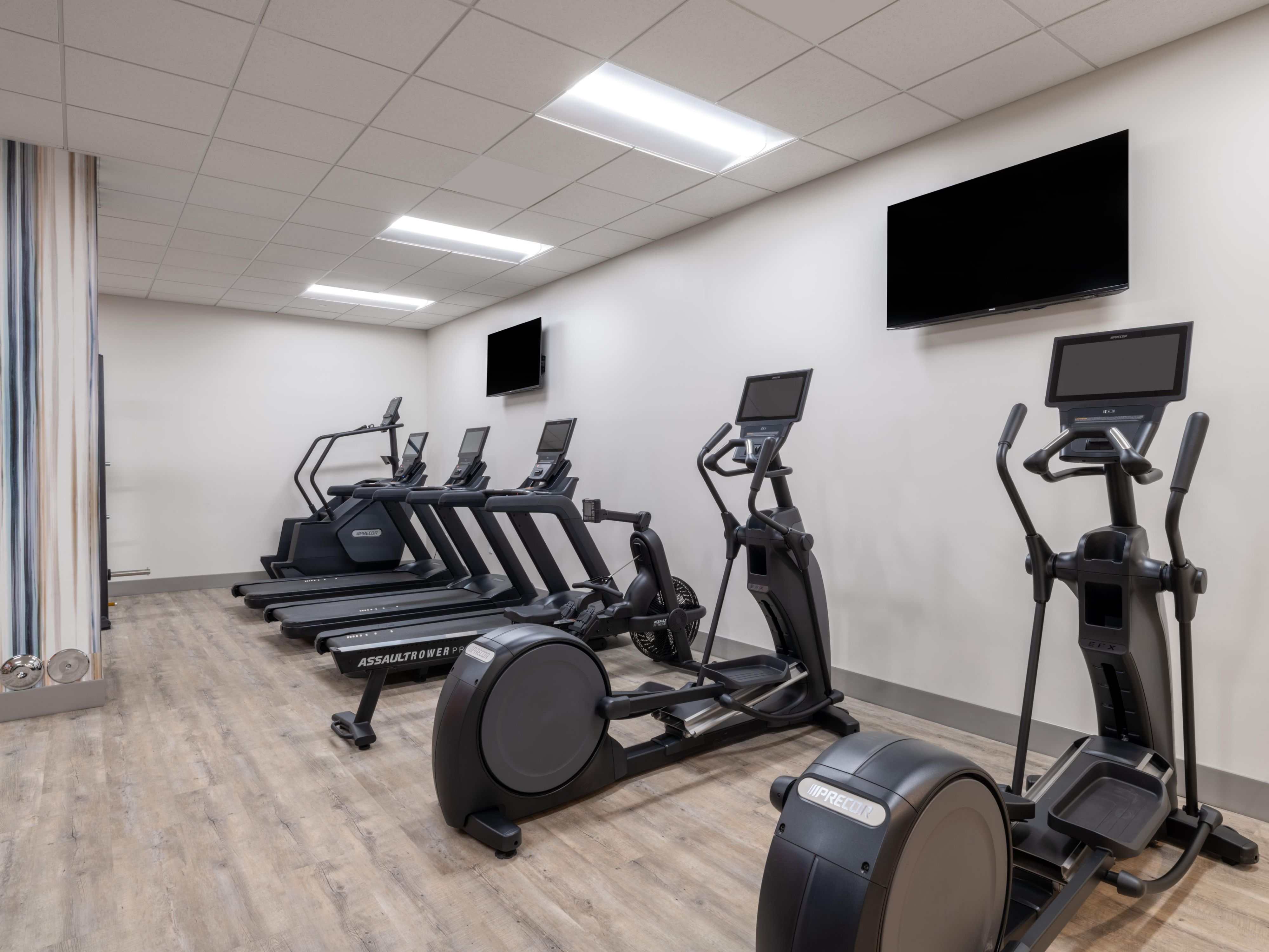 Enjoy our 24/7 full-service Fitness Studio.