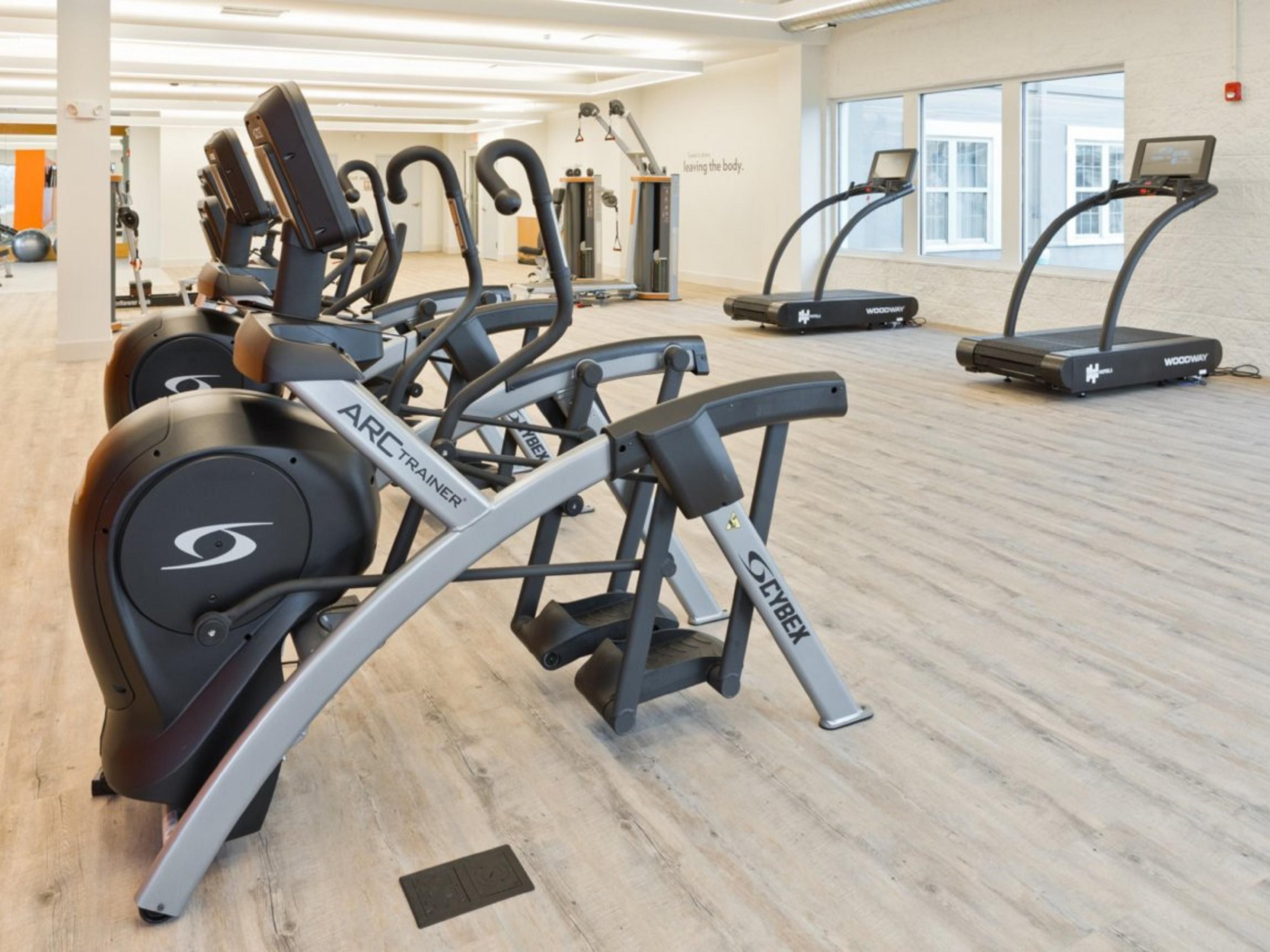 Our gym is open 24/7, allowing you to exercise whenever your schedule permits. Located near the lobby, our hotel's athletic studio has everything you need to get in full-body workouts. Best-in-class equipment, including cardio machines and weights, are available so you can maintain your fitness routine while away from home.
