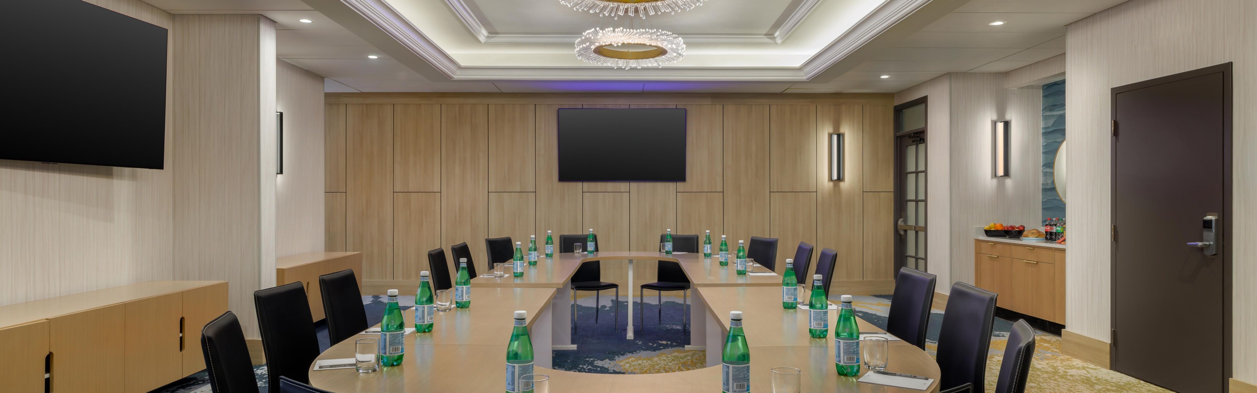 Host business and social events in our stylish meeting venues.