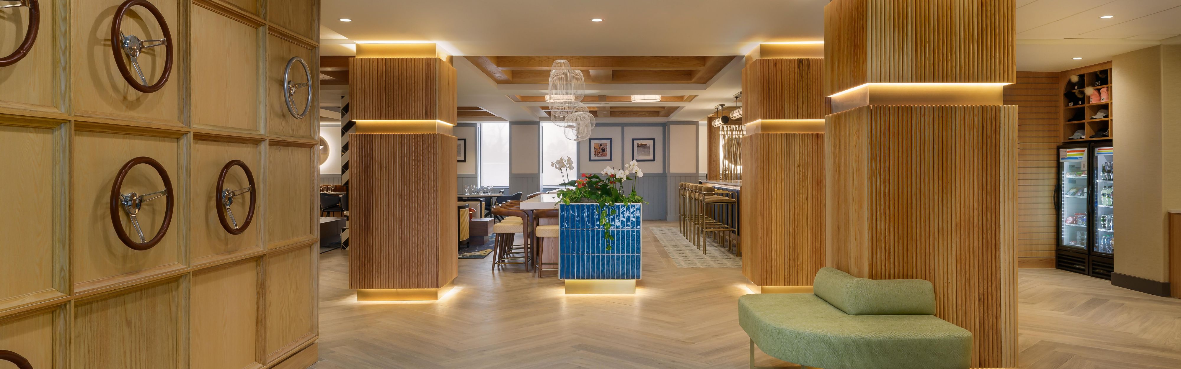 $hotelInfo.mediaDetails.welcomePhotos.primaryPhoto.caption}