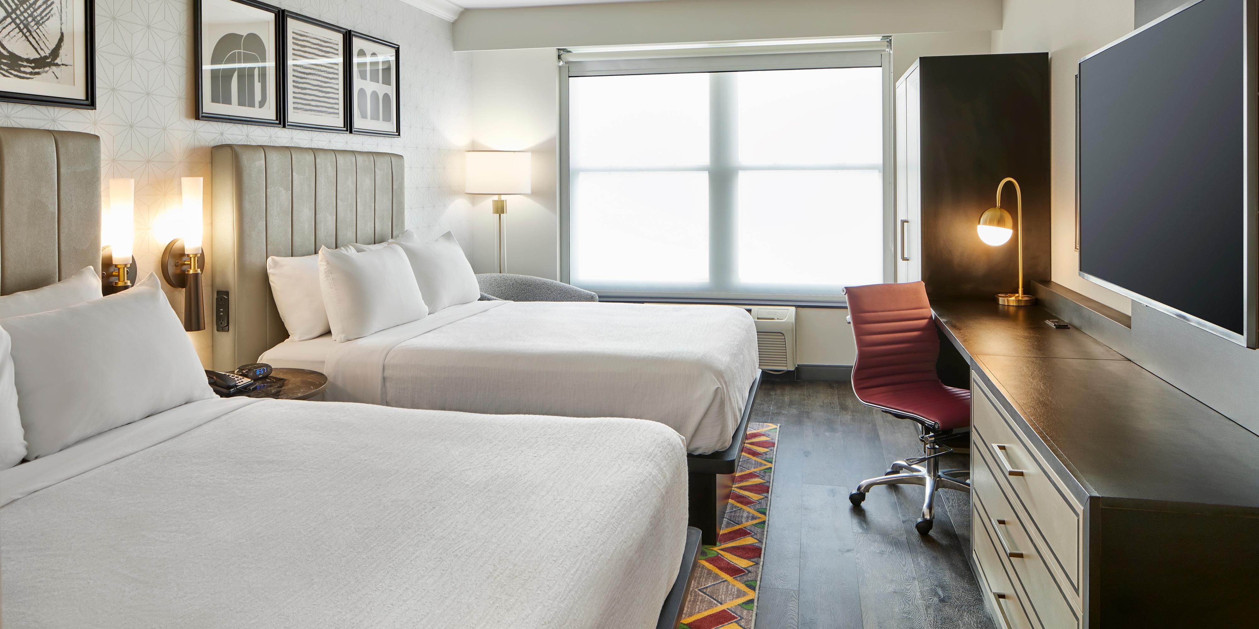 Vista de la habitación con dos camas en el Hotel Indigo Clevland Downtown