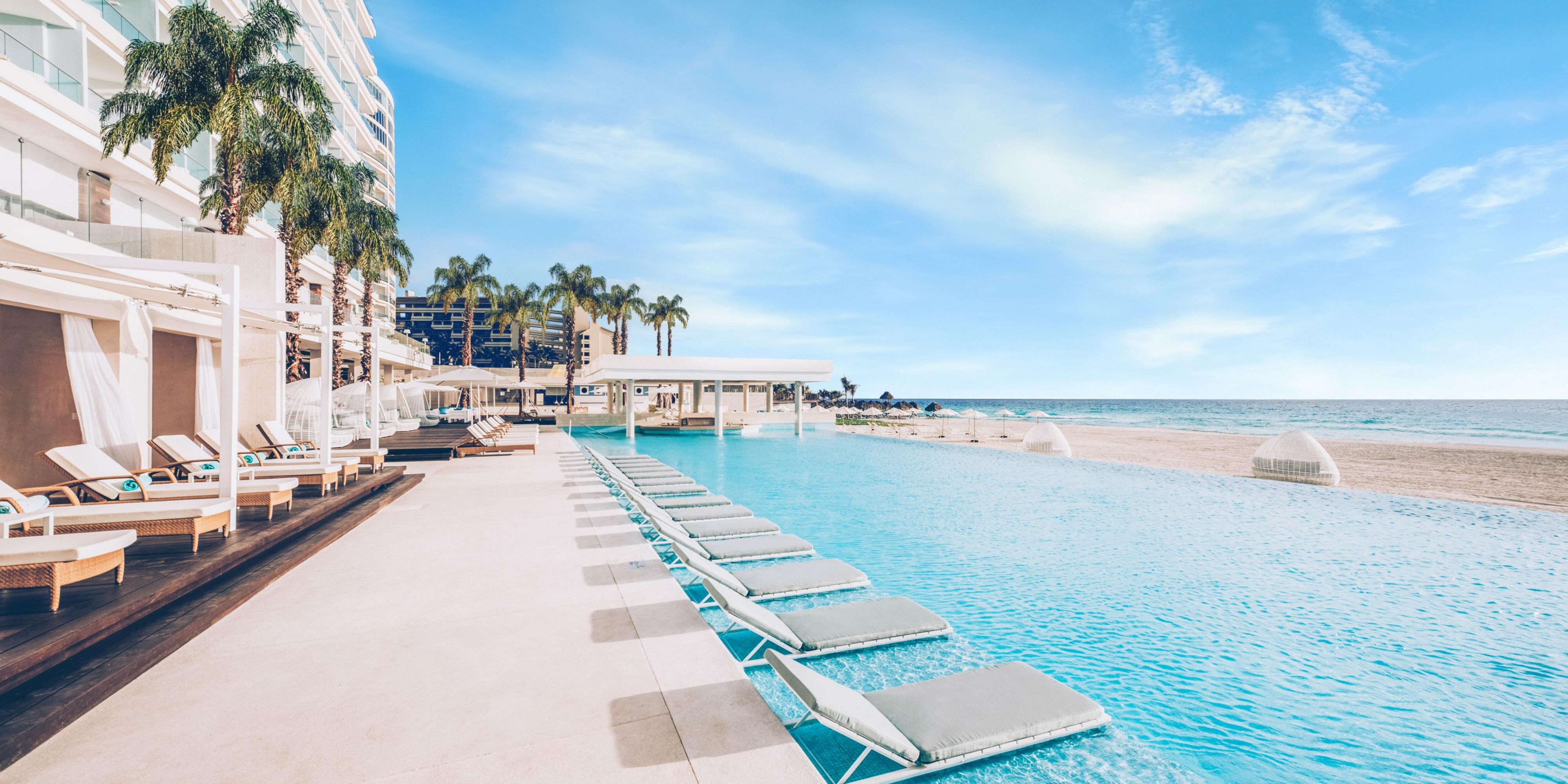 Overview of resort and beach in Cancun Mexico