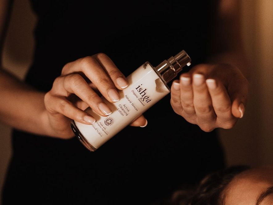 woman pouring ishga product onto her hands