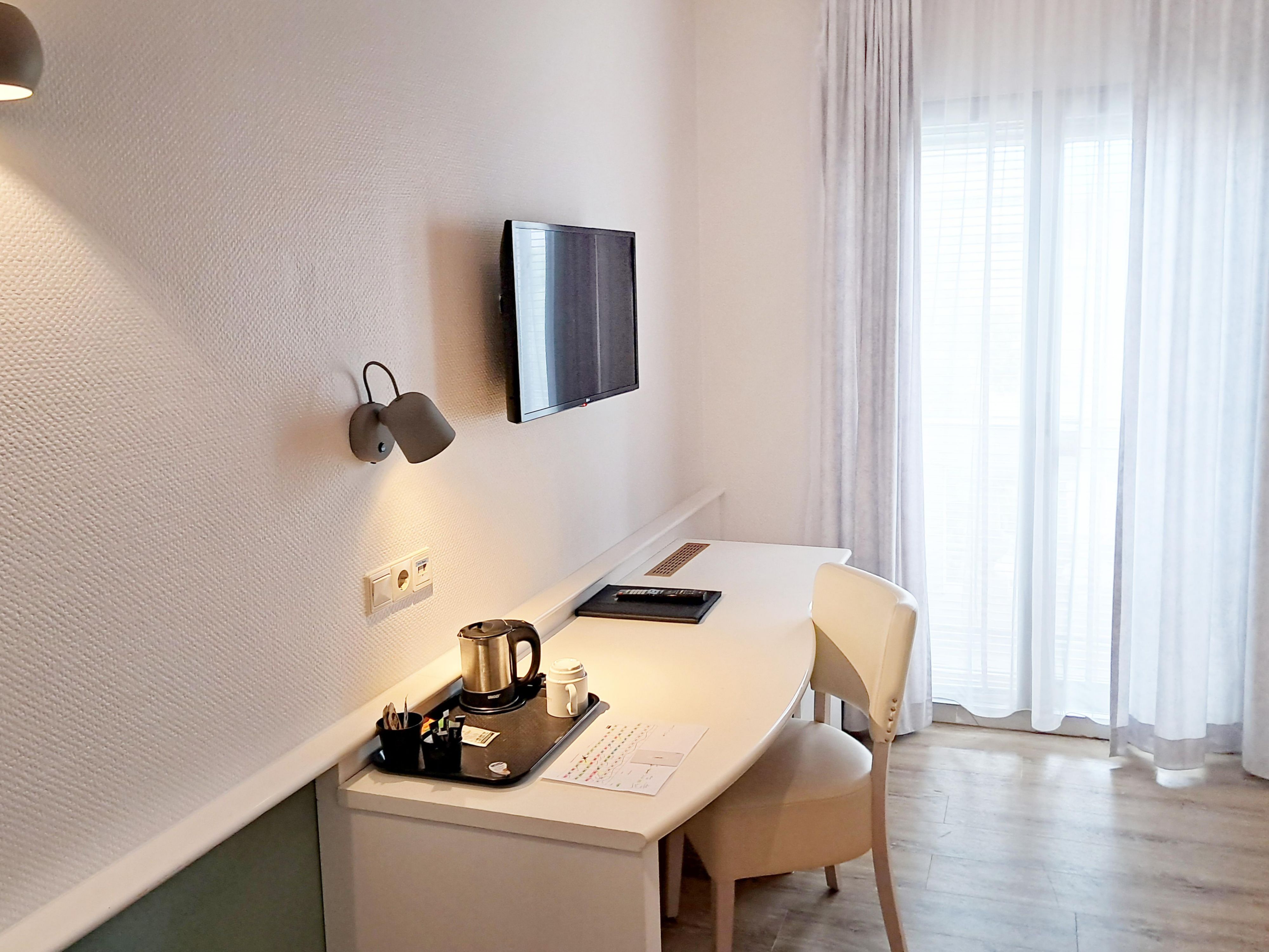 Travelling for work doesn’t have to feel like work. Stay in a spot that’s built for focus and unwinding — with light-filled workspaces, easy access to where you need to be, and all the good stuff that keeps you going. Check in, settle in, get things done.