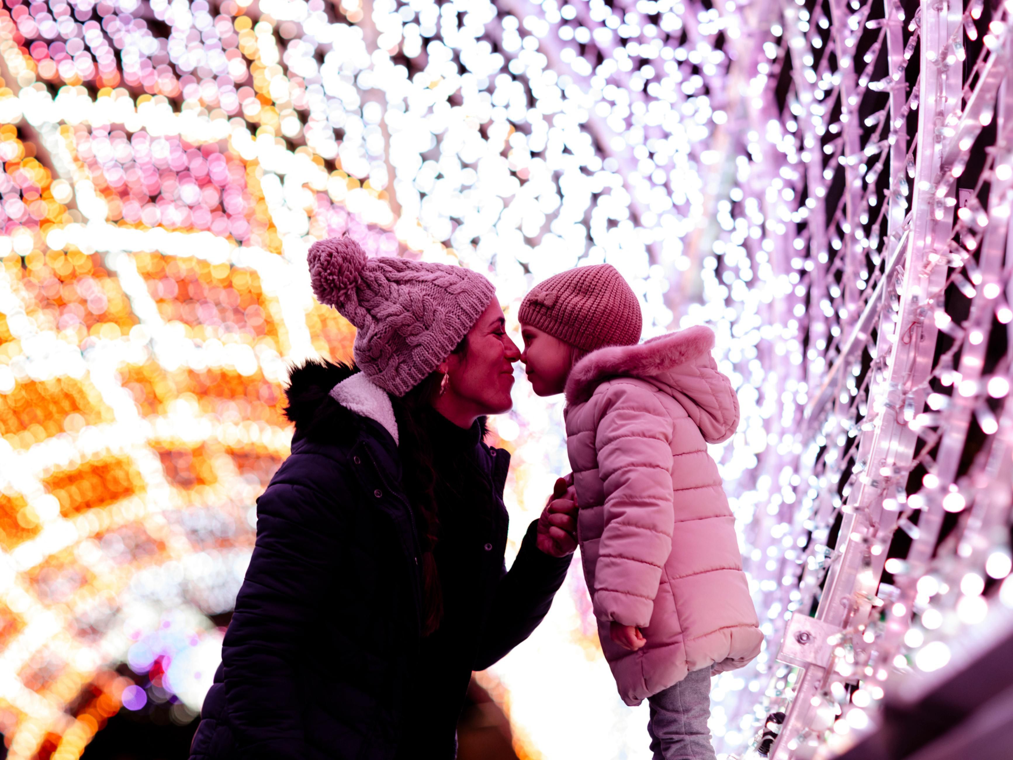 From 27 Nov to 6 Jan, Augsburg Zoo becomes a wonderland of light, music and imagination. As night falls, the gates close to the day’s visitors and a new world awakens. Millions of sparkling lights and creative installations guide you along a 2 km trail filled with fairy-tale magic and glowing family moments.
