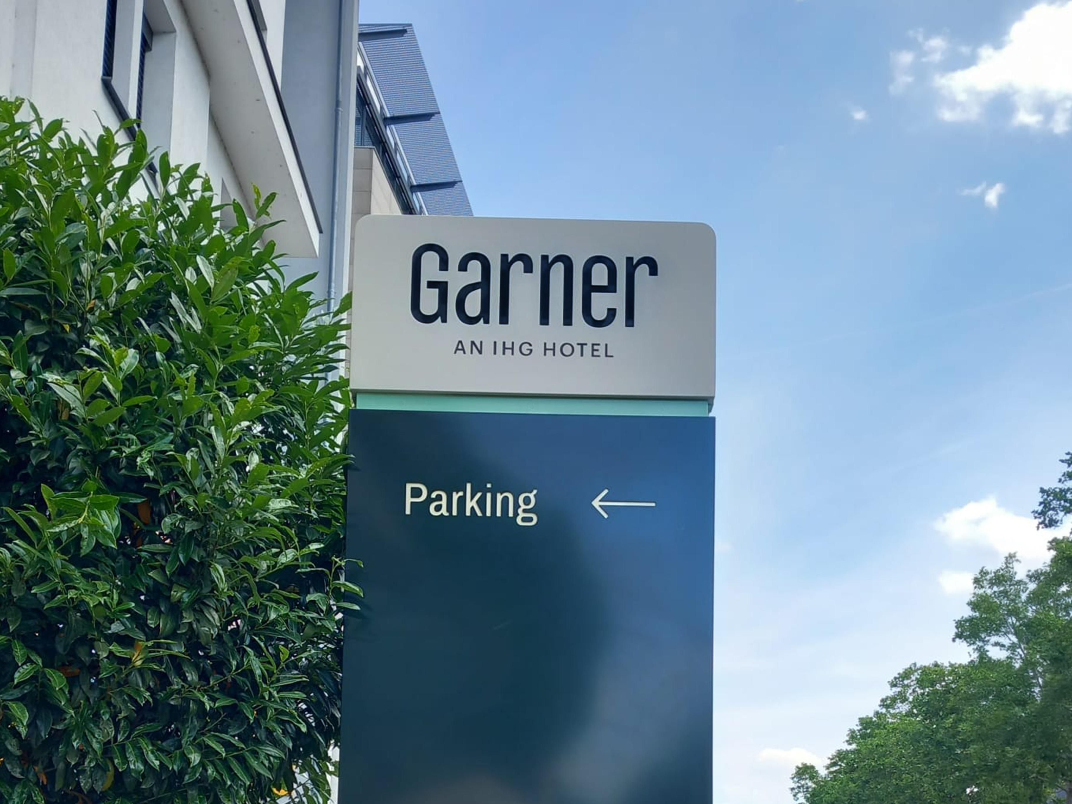 Arrive relaxed by car – parking is available directly at the hotel (for an additional fee). Start your stay at Garner Hotel Berlin stress-free and comfortable. We look forward to welcoming you!