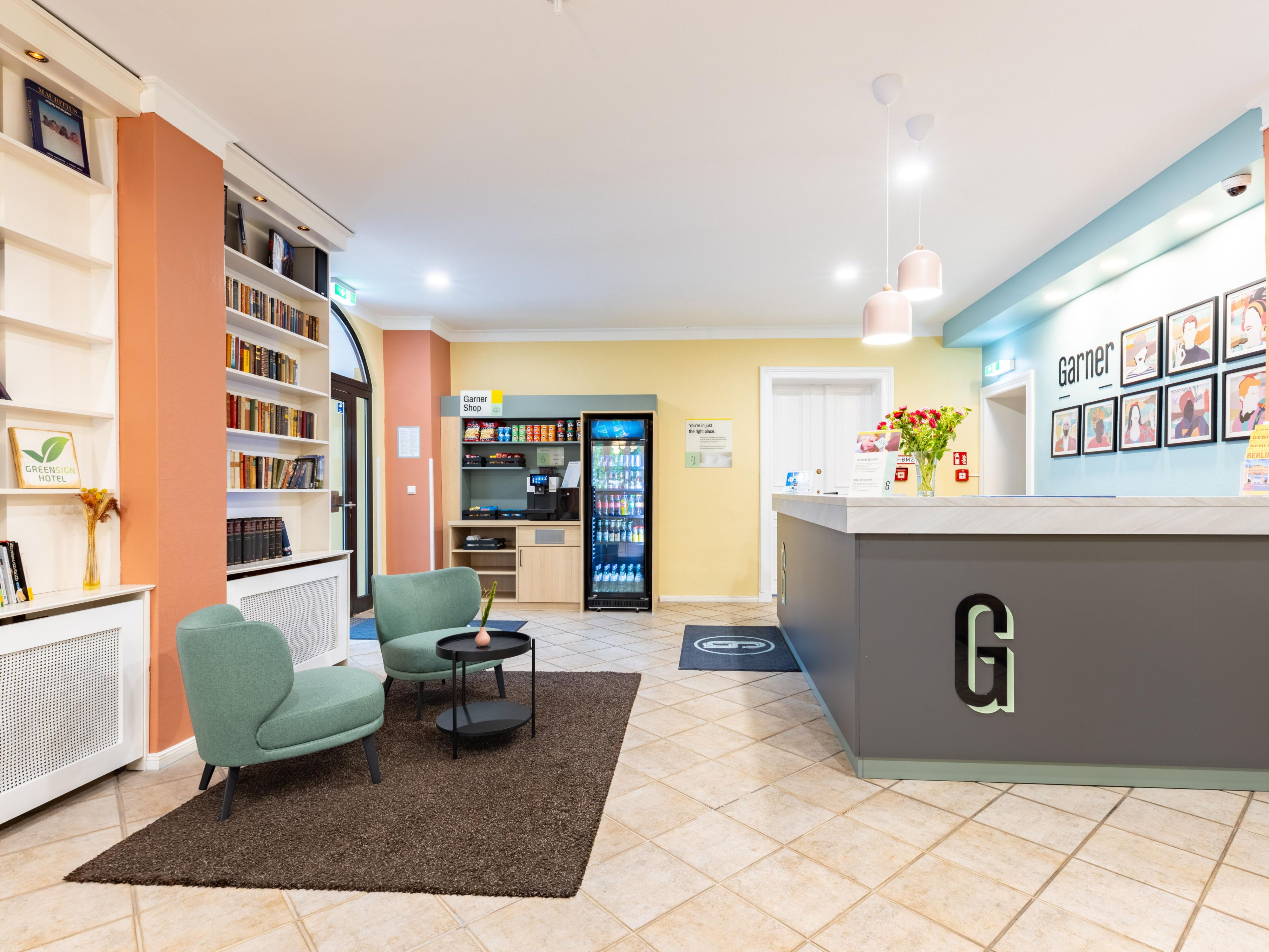 A warm welcome to the lobby of Garner Hotel Berlin Messe