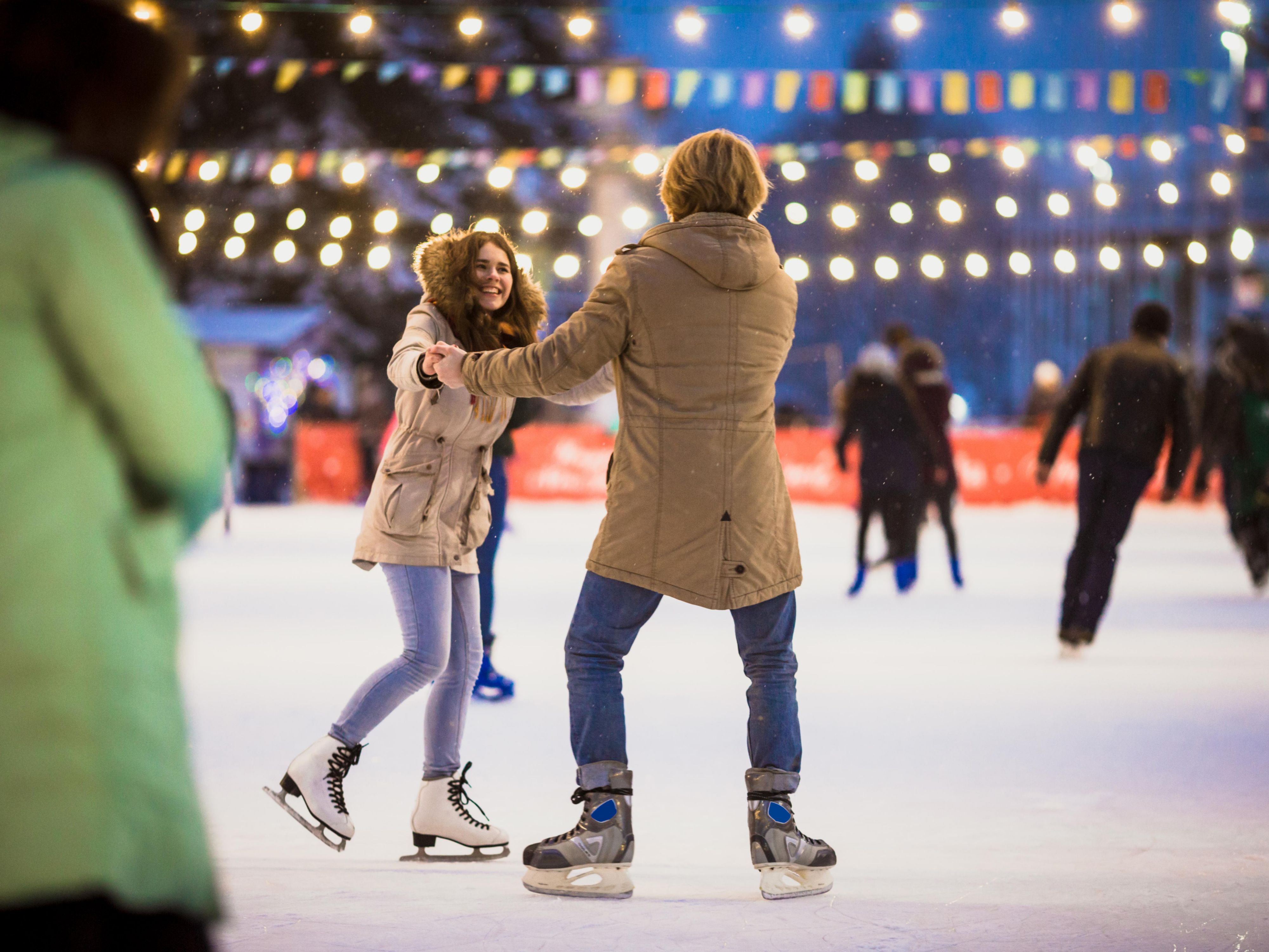 Celebrate the festive season at Berlin’s most loved markets: from the Christmas market at Rotes Rathaus with its ice rink and ferris wheel to the traditional market at Gendarmenmarkt full of crafts and gourmet treats. Don’t miss the royal charm of Charlottenburg Palace or the Christmas Circus Roncalli from 18 Dec to 4 Jan, fun for the whole family!
