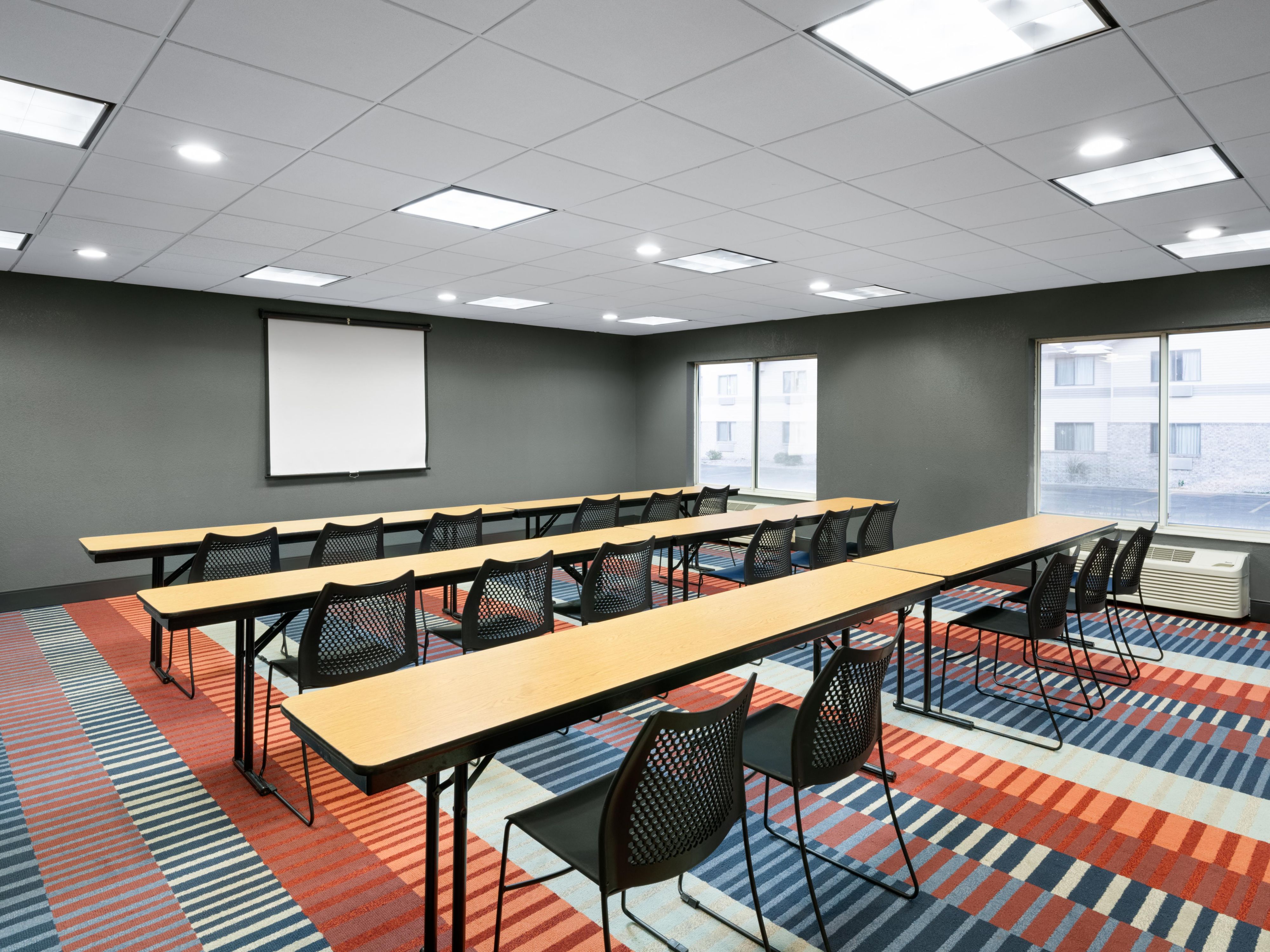Plan your next business meeting or social event in our flexible meeting space at our Brookings, SD, hotel. Our 506 sq ft meeting area can host up to 30 guests and be customized to your needs, making hosting easier.