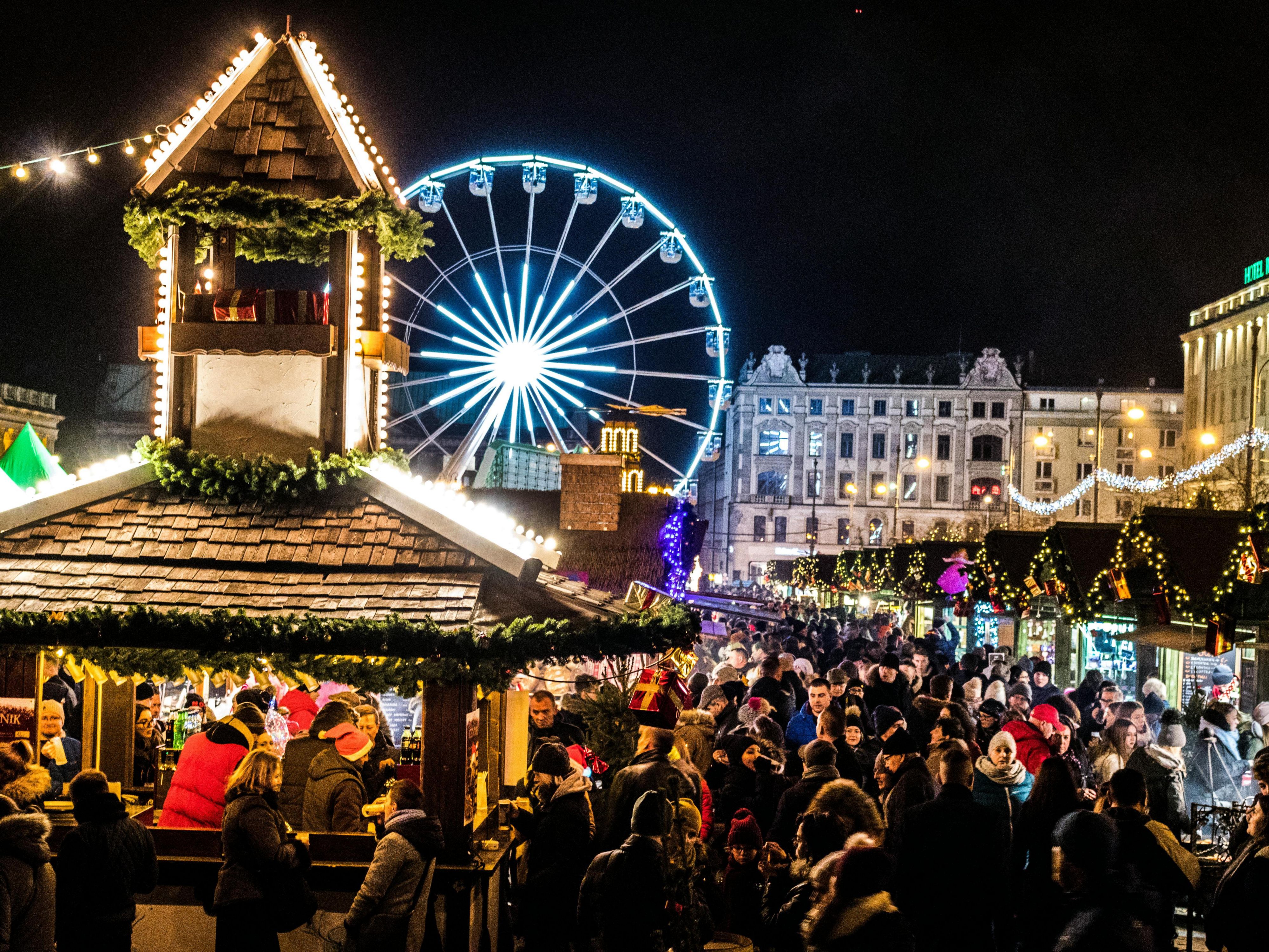 Just 15 tram minutes away, the medieval Christmas market on 21 & 22 November kicks off the festive season. Then explore Cologne’s most beloved markets at Rudolfplatz, Neumarkt, and in the Old Town. Still in the mood? Discover charming smaller markets all over the city – each with its own unique magic.