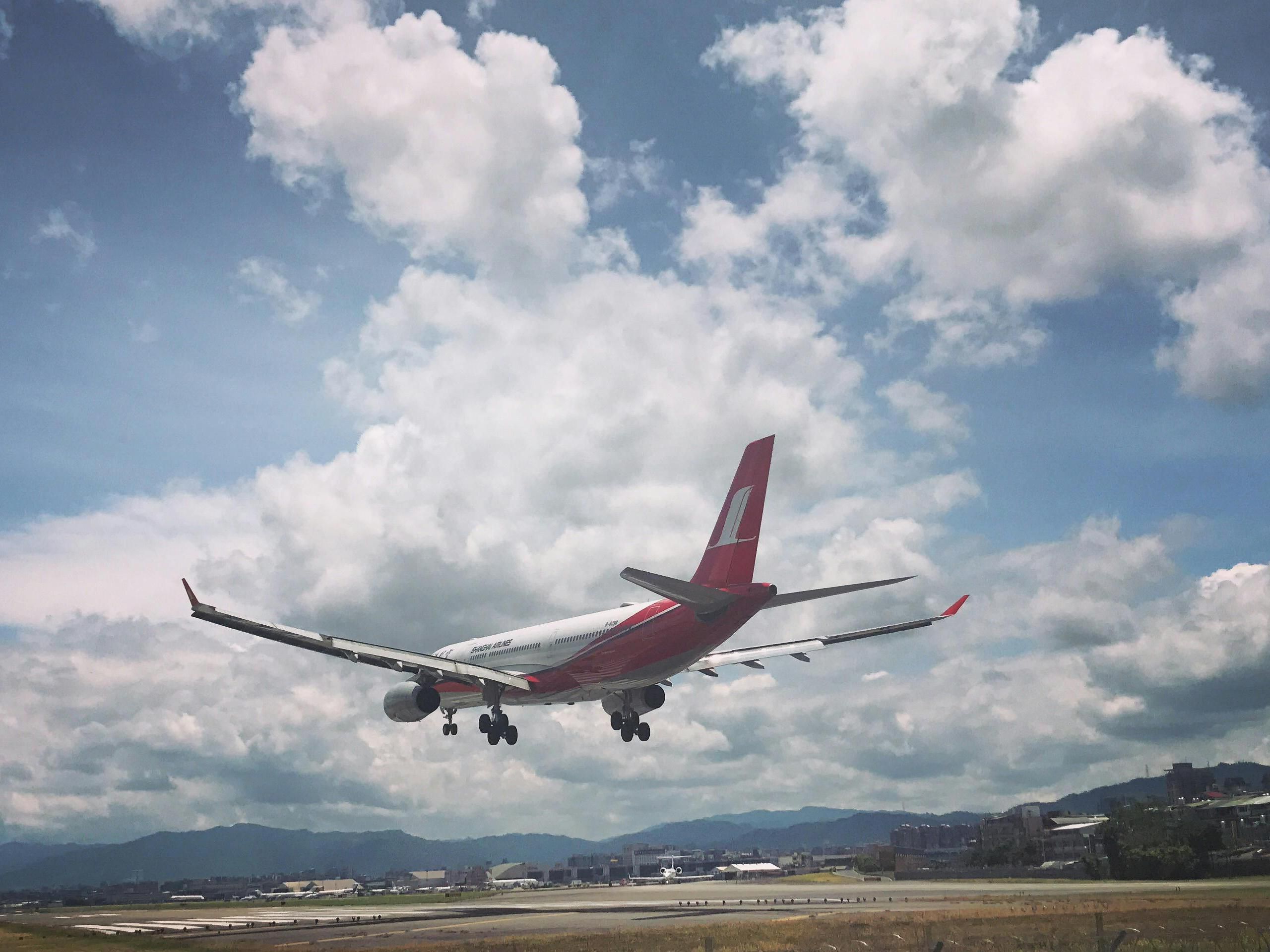 Stay comfortably just 20 minutes by car from Cologne Airport. Sleep deeply in our cosy rooms, then take off refreshed for your next adventure. Perfect for travellers seeking convenience and comfort before or after their flight.