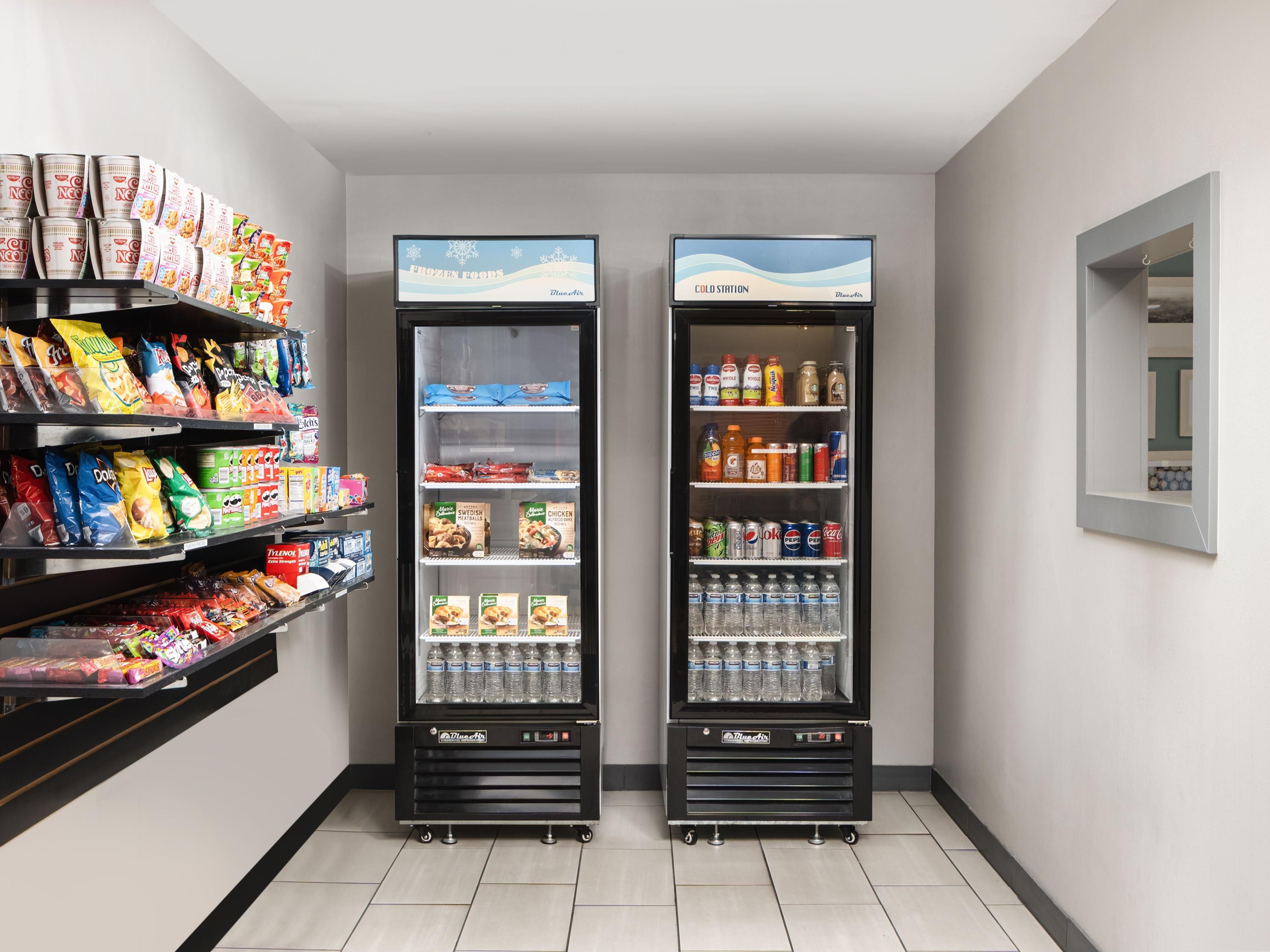 Snacks e bebidas disponíveis 24 horas para sua conveniência.