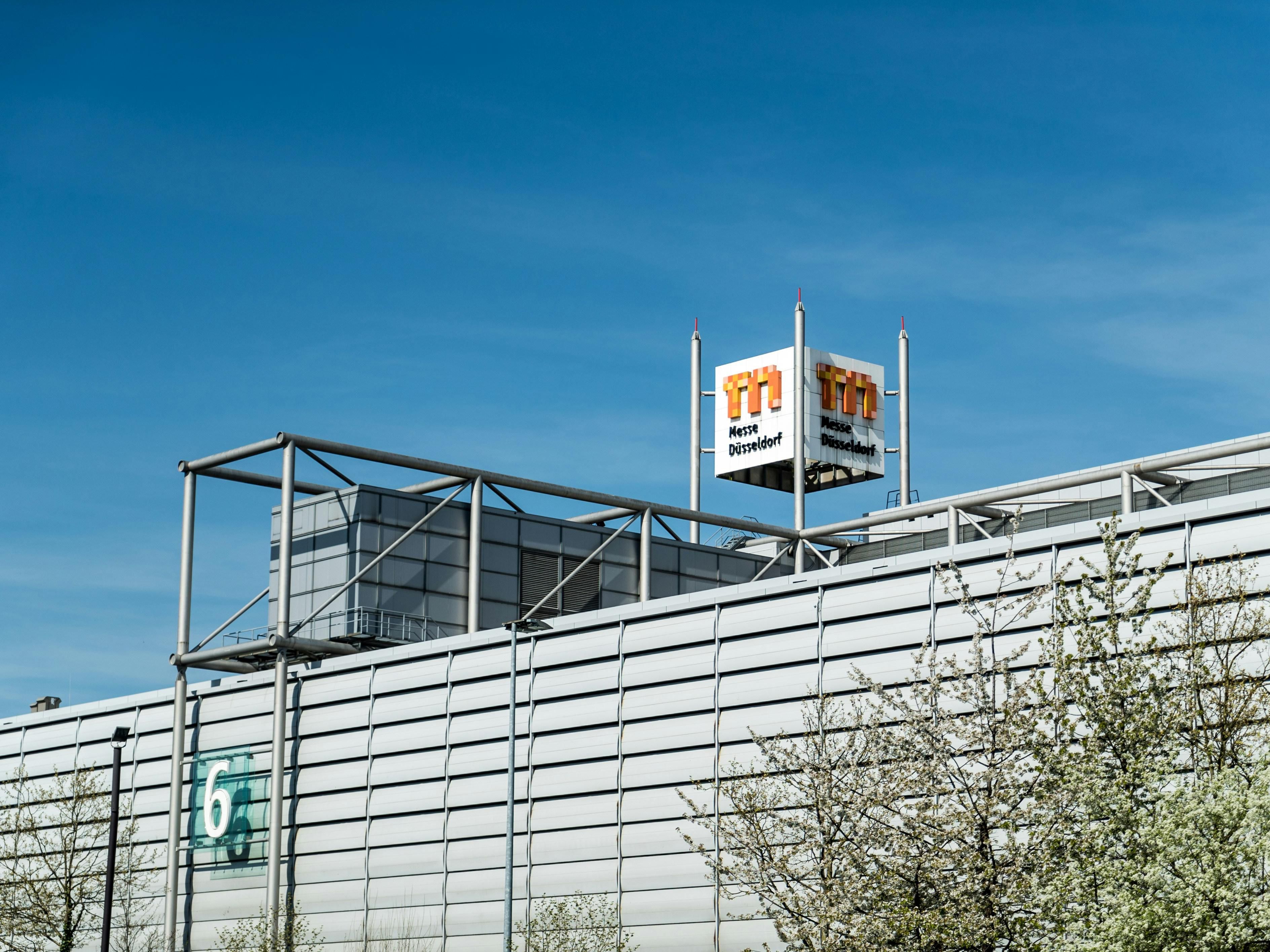 In town for boot, MEDICA or ProWein? Our hotel is your ideal base for Düsseldorf’s major trade shows. Just 15 minutes south of Messe Düsseldorf by car, it’s a smooth and easy ride to the action – and a relaxed place to come back to after a busy day.