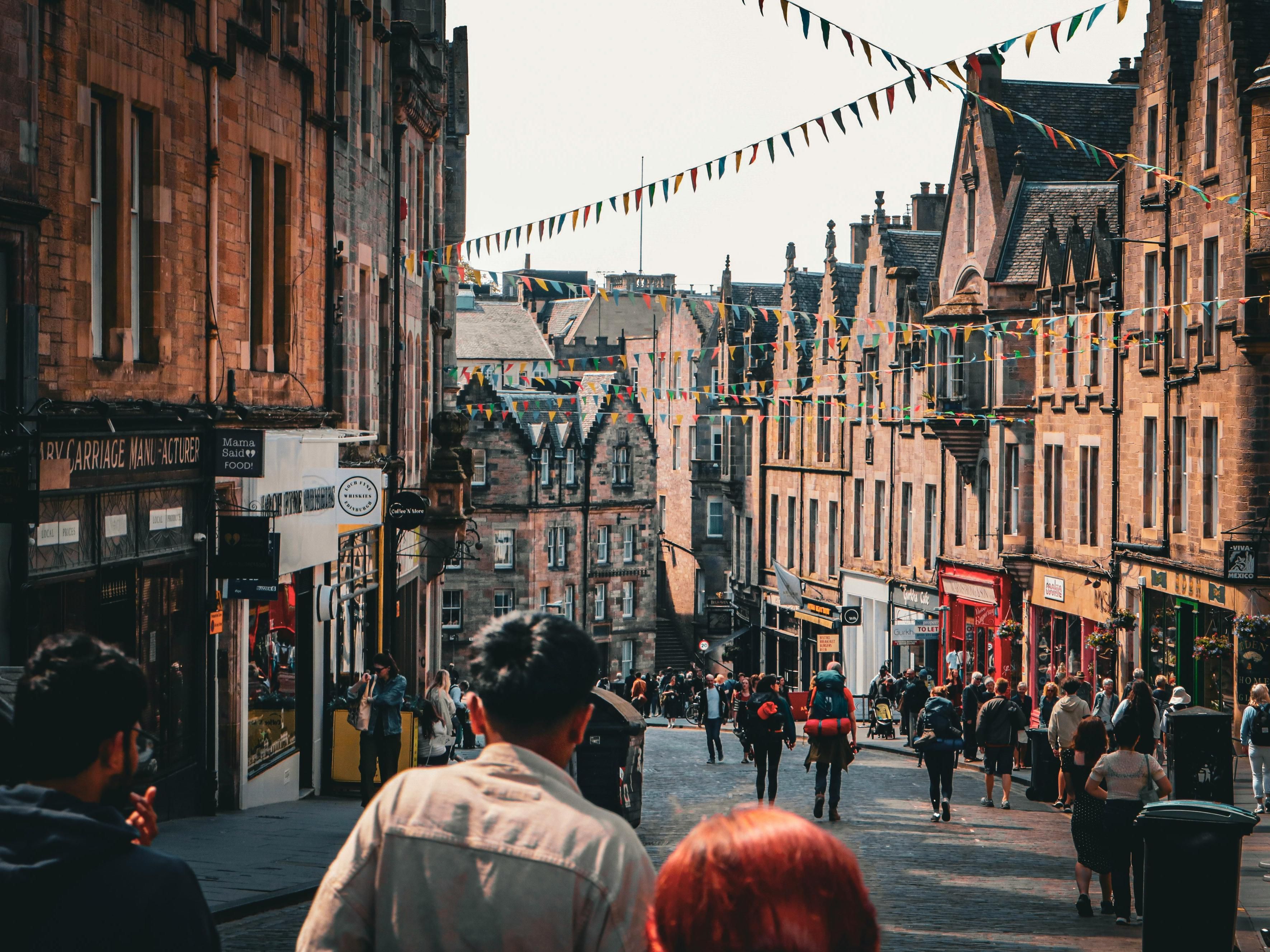 The hotel is ideally located within walking distance of Edinburgh’s top attractions and landmarks, including the historic Old Town, Princes Street, and Edinburgh Castle—perfect for exploring the city with ease.