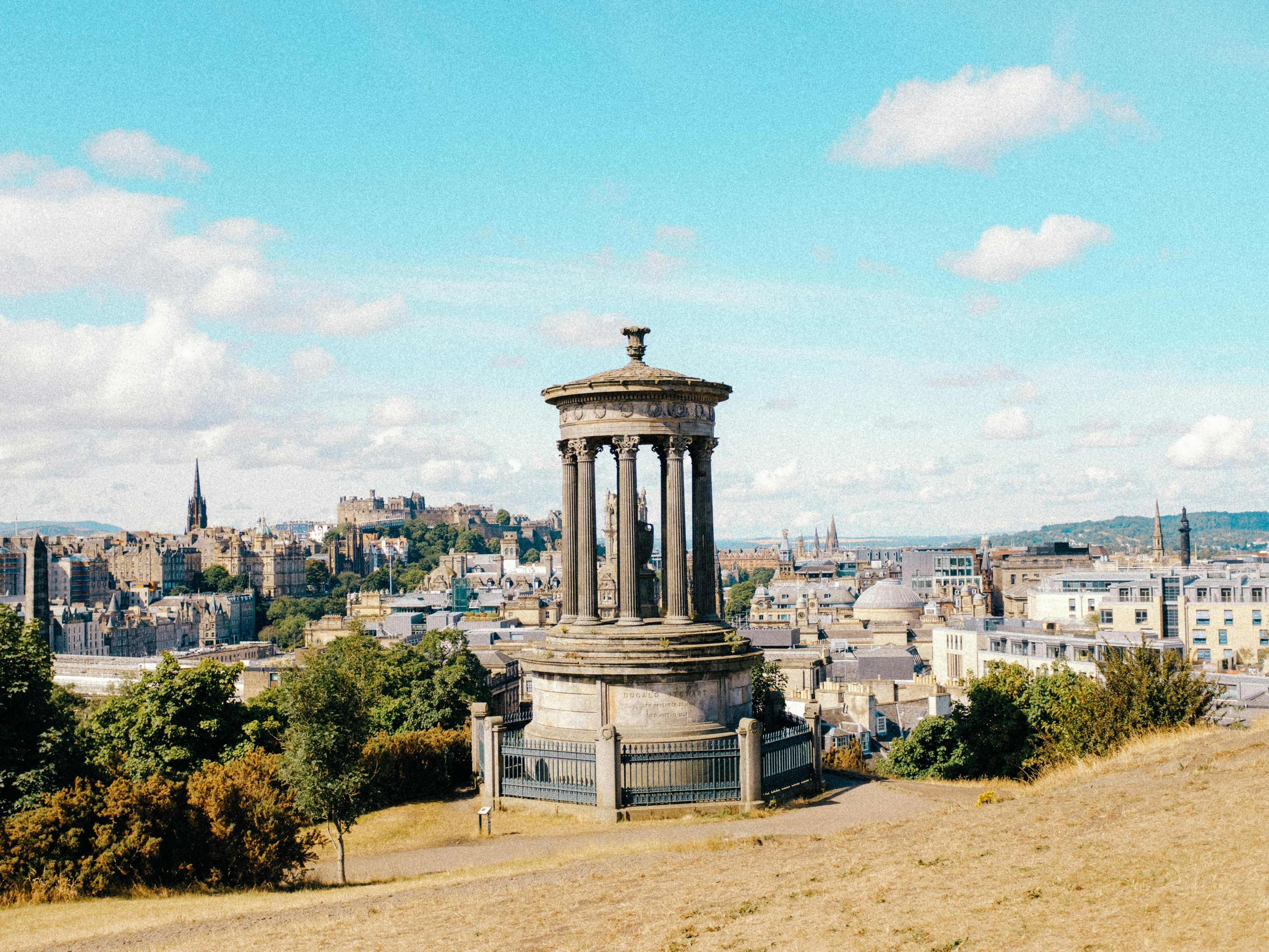 Garner Edinburgh Haymarket is perfectly located within walking distance of Edinburgh’s top attractions—historic Old Town, Princes Street, and iconic Edinburgh Castle. Explore the city’s rich history and vibrant culture with ease, all just steps from your stay!