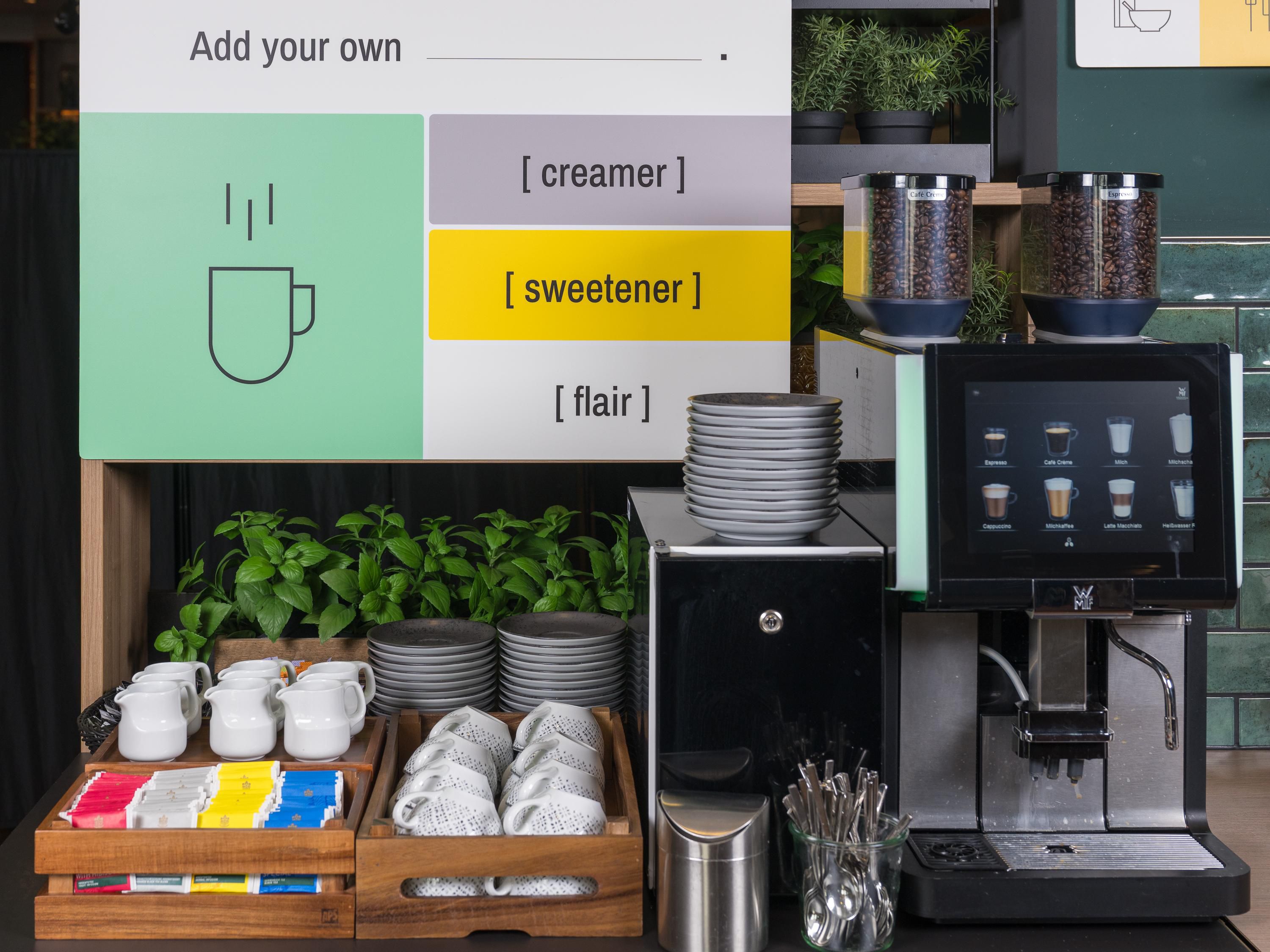 Start your day with our delicious breakfast and a wide selection of sweet and hearty dishes. Enjoy speciality coffees, teas or juices to suit all preferences. For early risers and those in a hurry, we also have practical grab-and-go options.