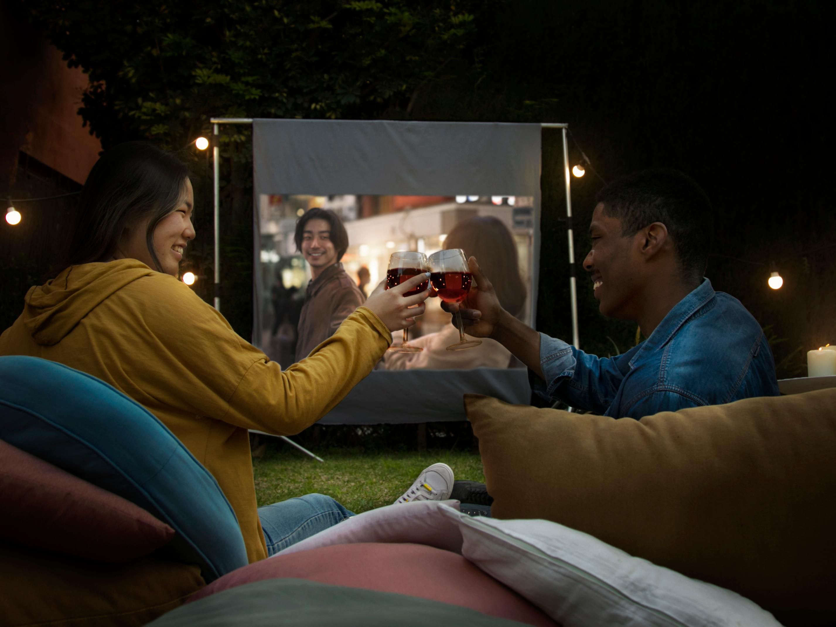 Just a short walk from the hotel: enjoy warm summer nights with live music from 8:30 PM and movies starting at dusk. Tickets from €7. You're welcome to bring your own food and drinks – or try what's available on site. A perfect outdoor cinema experience under the stars!