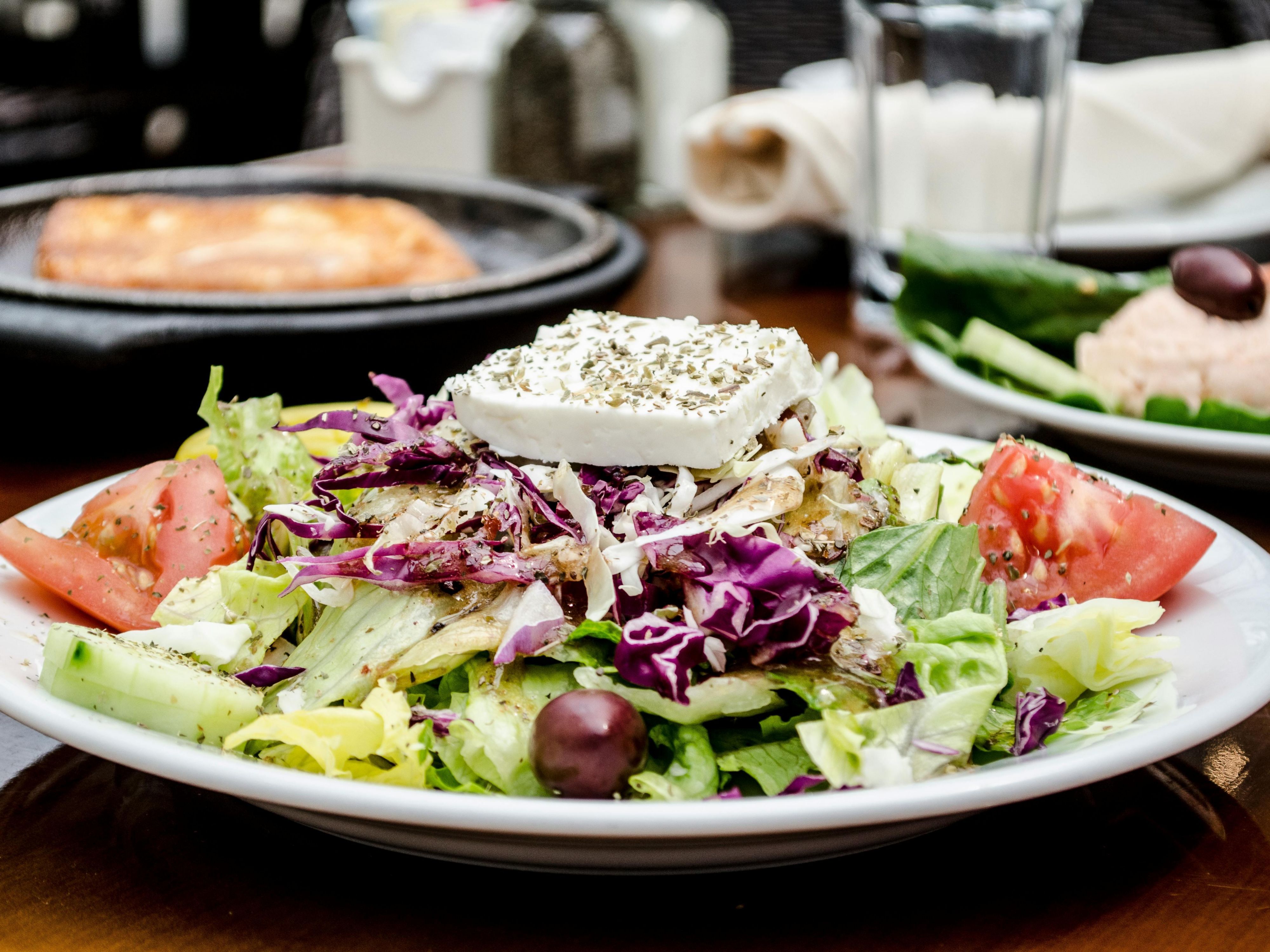 Enjoy authentic Greek cuisine at Restaurant Rozafa, which offers a range of unique dishes. From grilled classics like souvlaki, gyros and bifteki, to vegetarian dishes, fish and seafood. Each dish is prepared according to original recipes and fresh ingredients.