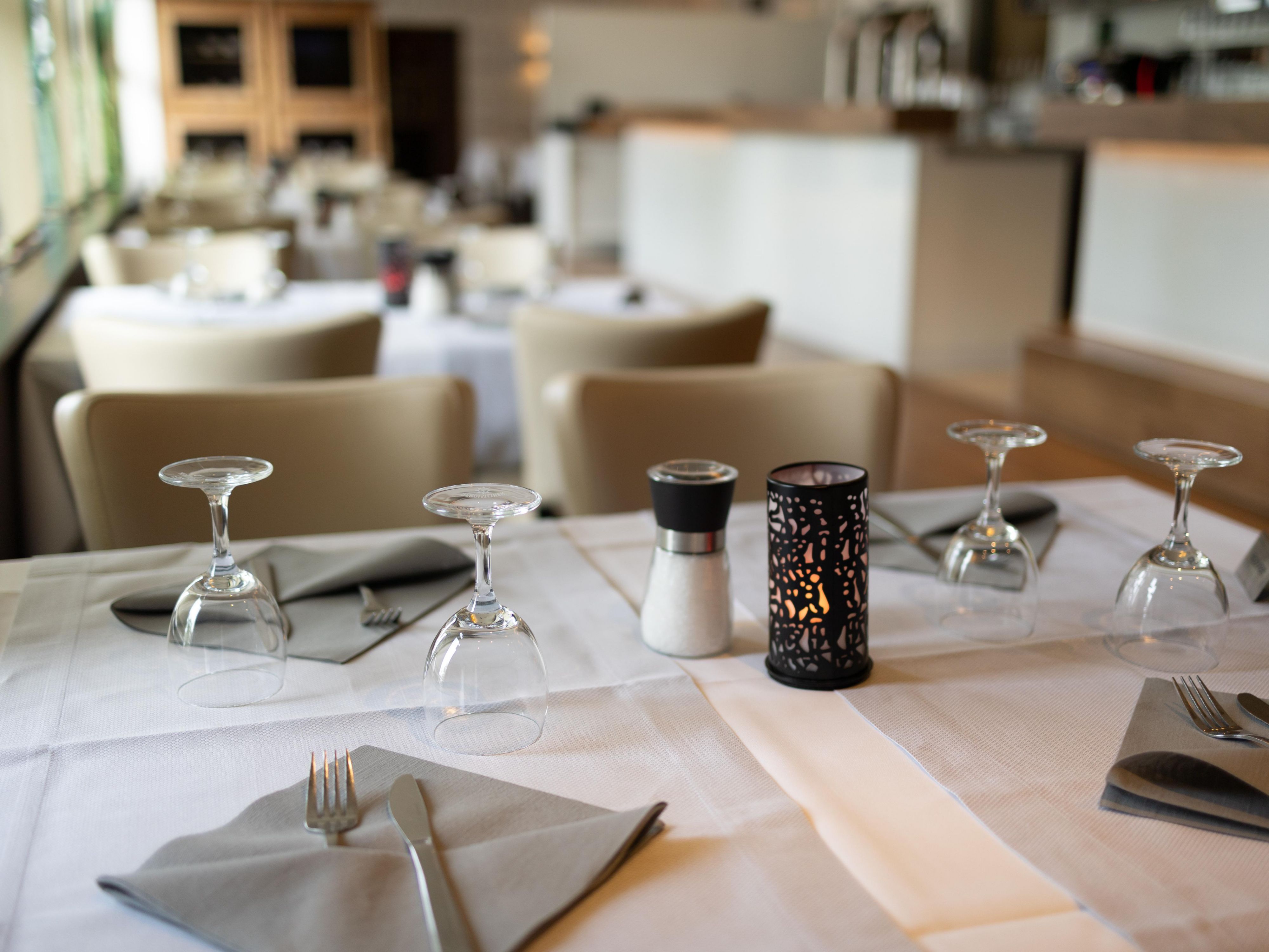 Discover delicious flavors at Noble & Fresh, our inviting hotel restaurant. From comforting classics to exciting international dishes, there’s something for every taste. Enjoy freshly prepared meals in a relaxed setting with friendly service that makes you feel right at home.