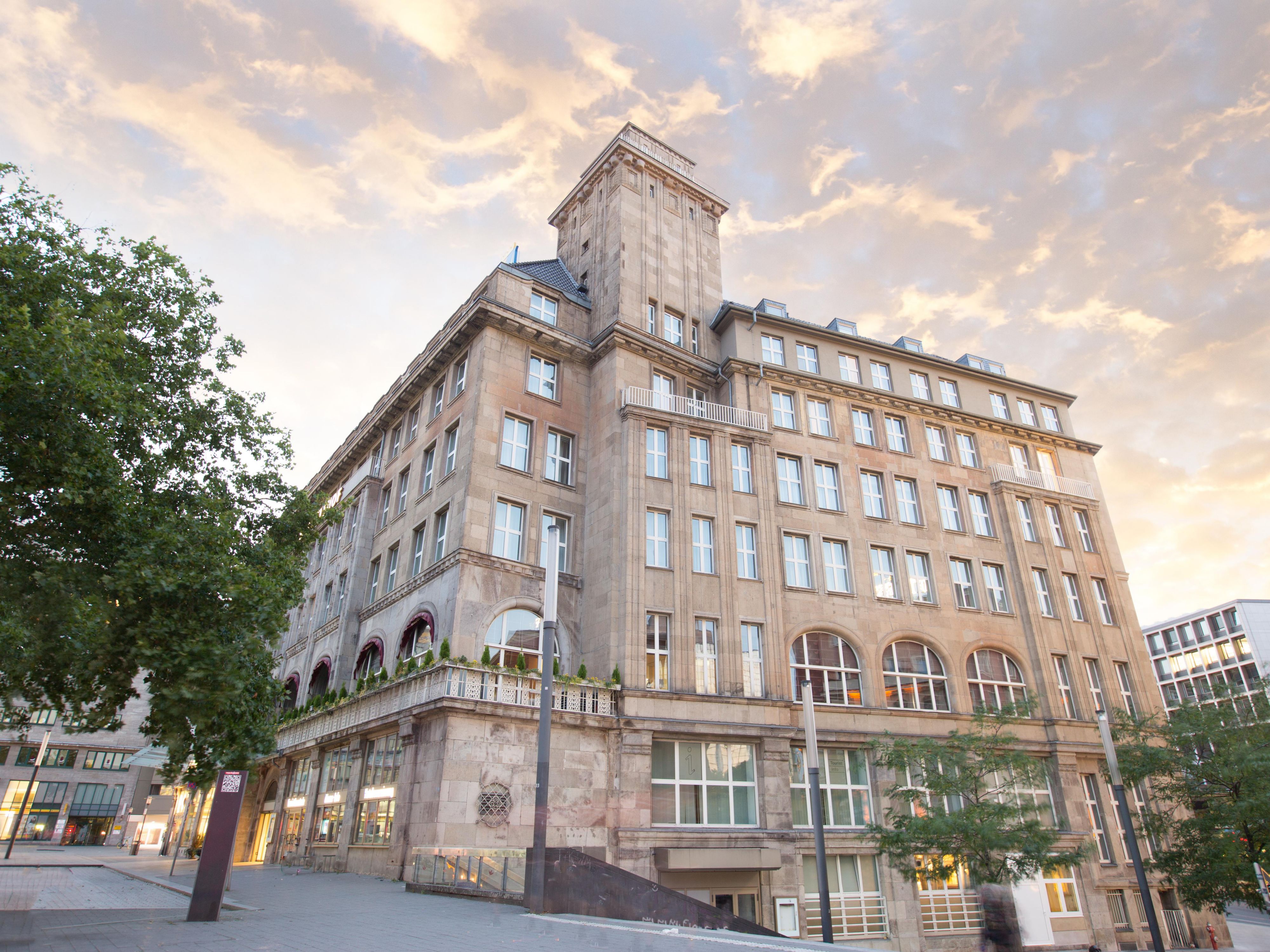 Our hotel is located in the historic Handelshof, where a hotel was first opened in 1913. The listed building still exudes a unique charm reminiscent of the early days of grand hotels.