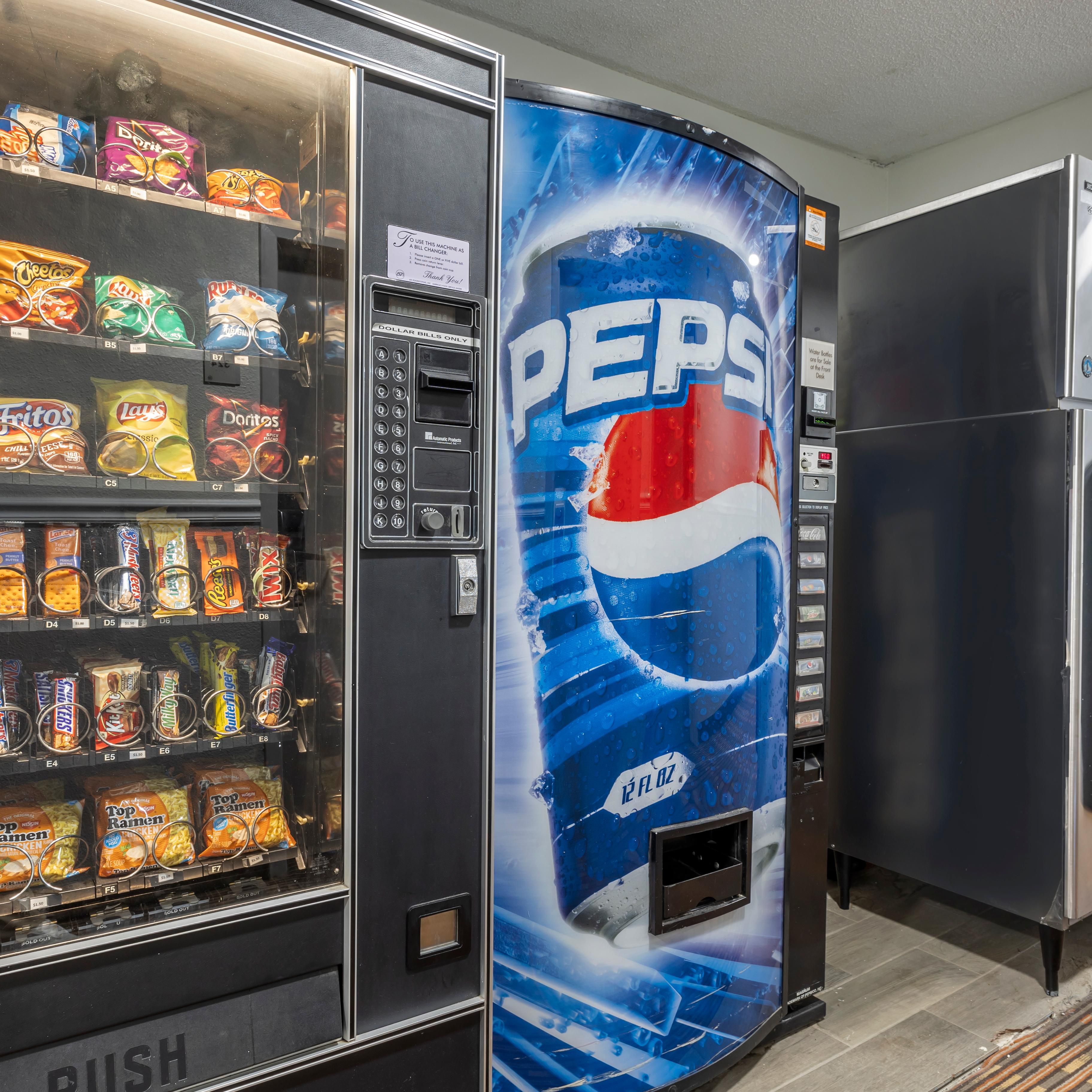 Visite a área de venda automática para comprar lanches e bebidas.
