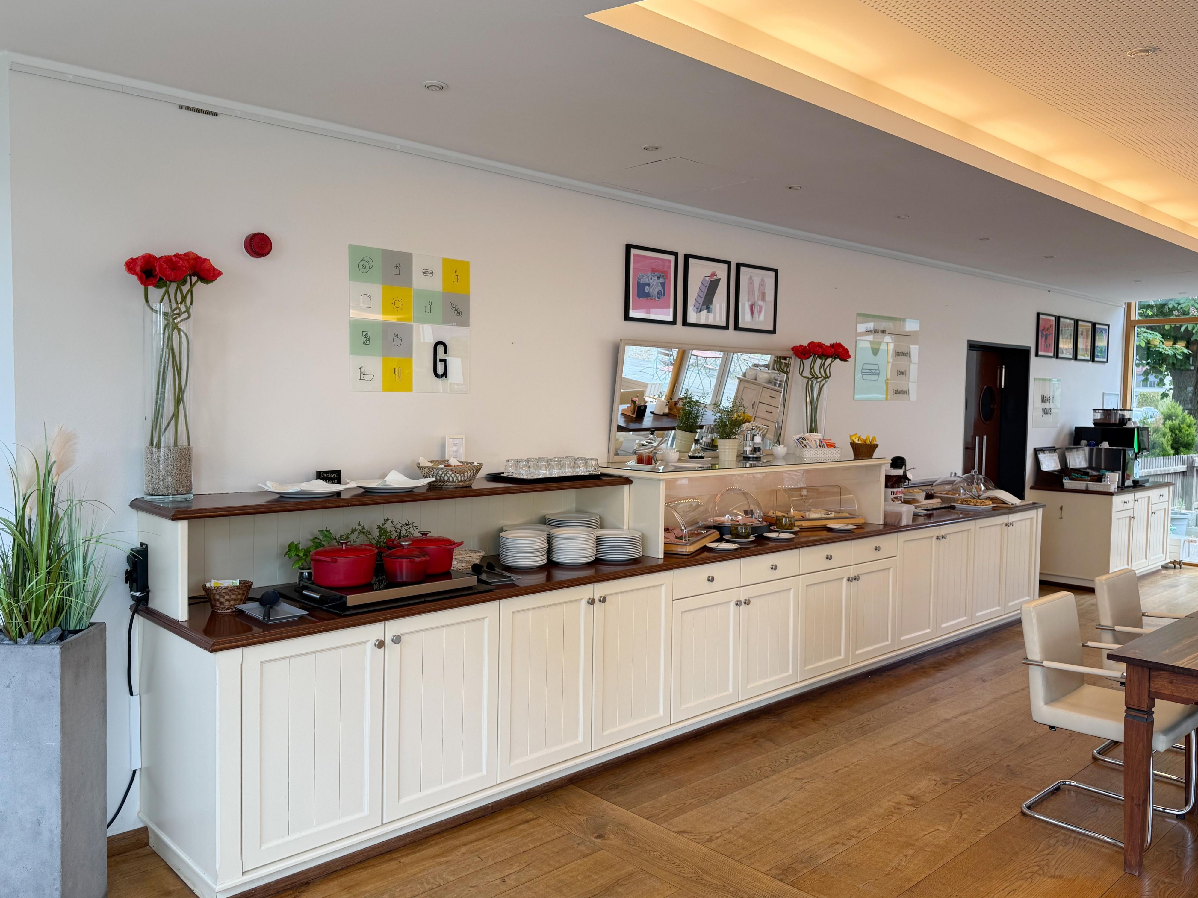 Start your day with our diverse breakfast buffet, featuring a variety of rolls and traditional bavarian food. For those with a sweet tooth, our waffle station is the perfect choice. Enjoy our delicious offerings and make the most of your day in Munich.