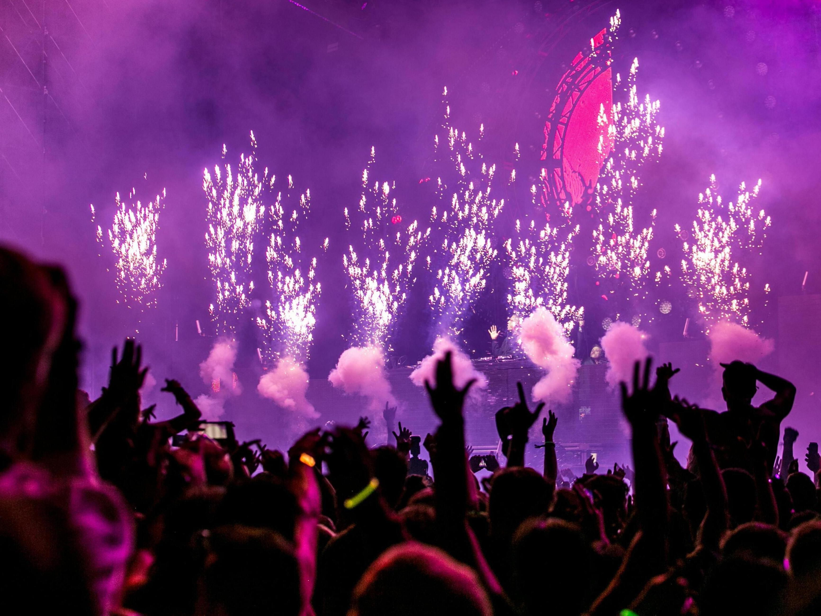 From pop queens to metal legends, Munich’s stages have it all! Catch shows at Olympic Hall, Muffathalle or Zenith – all less than 30 minutes away by car. Don’t miss: Katy Perry (31 Oct), Saltatio Mortis (7 Nov), Sabaton (20 Nov), Ed Sheeran (3 Dec). Star Wars & Disney in Concert in January close the curtain!