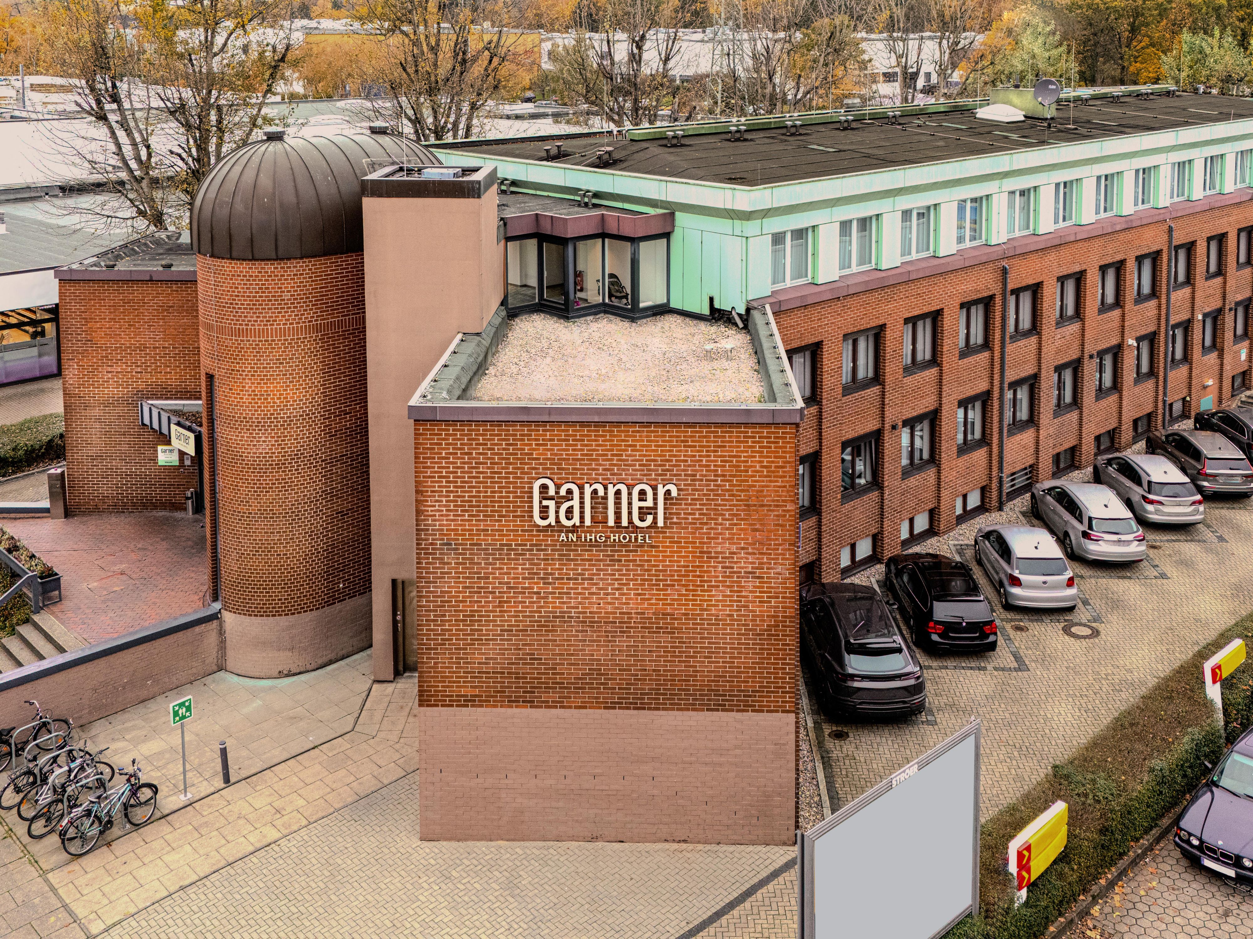 Stay active and travel smart at Garner Hotel Hamburg Nord! We offer bike racks at the entrance and outdoor parking for cars, vans, and transporters for just €5/day—no reservation needed. EV charging stations for eco-friendly travel are coming soon. Park with ease and enjoy your Hamburg visit.