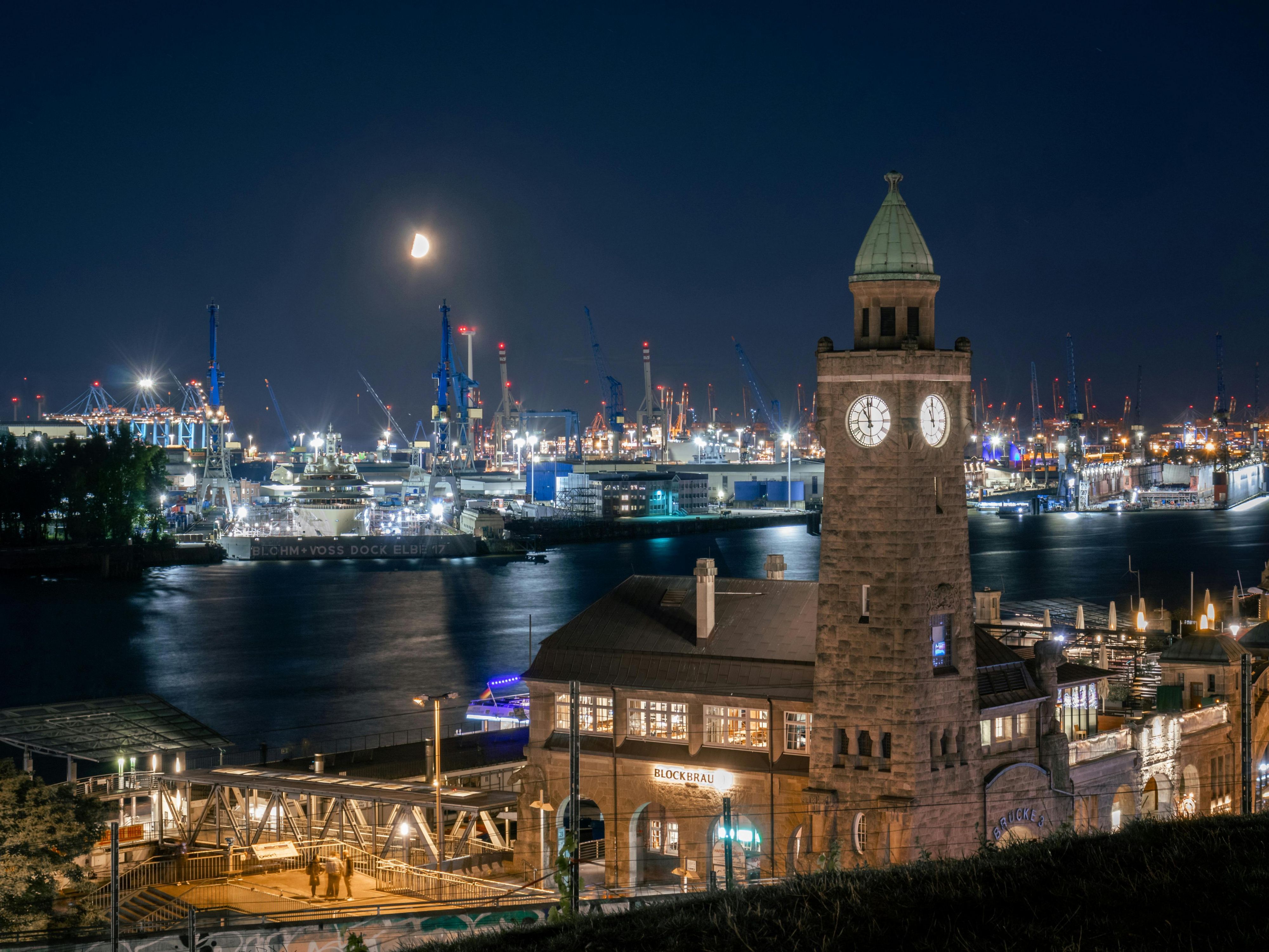 From The Lion King by the Elbe to ever-changing shows at Neue Flora and Stage Theater, musicals are part of Hamburg’s heartbeat. With world-class productions in standout waterside venues, it’s a top spot for theatre fans from near and far.
